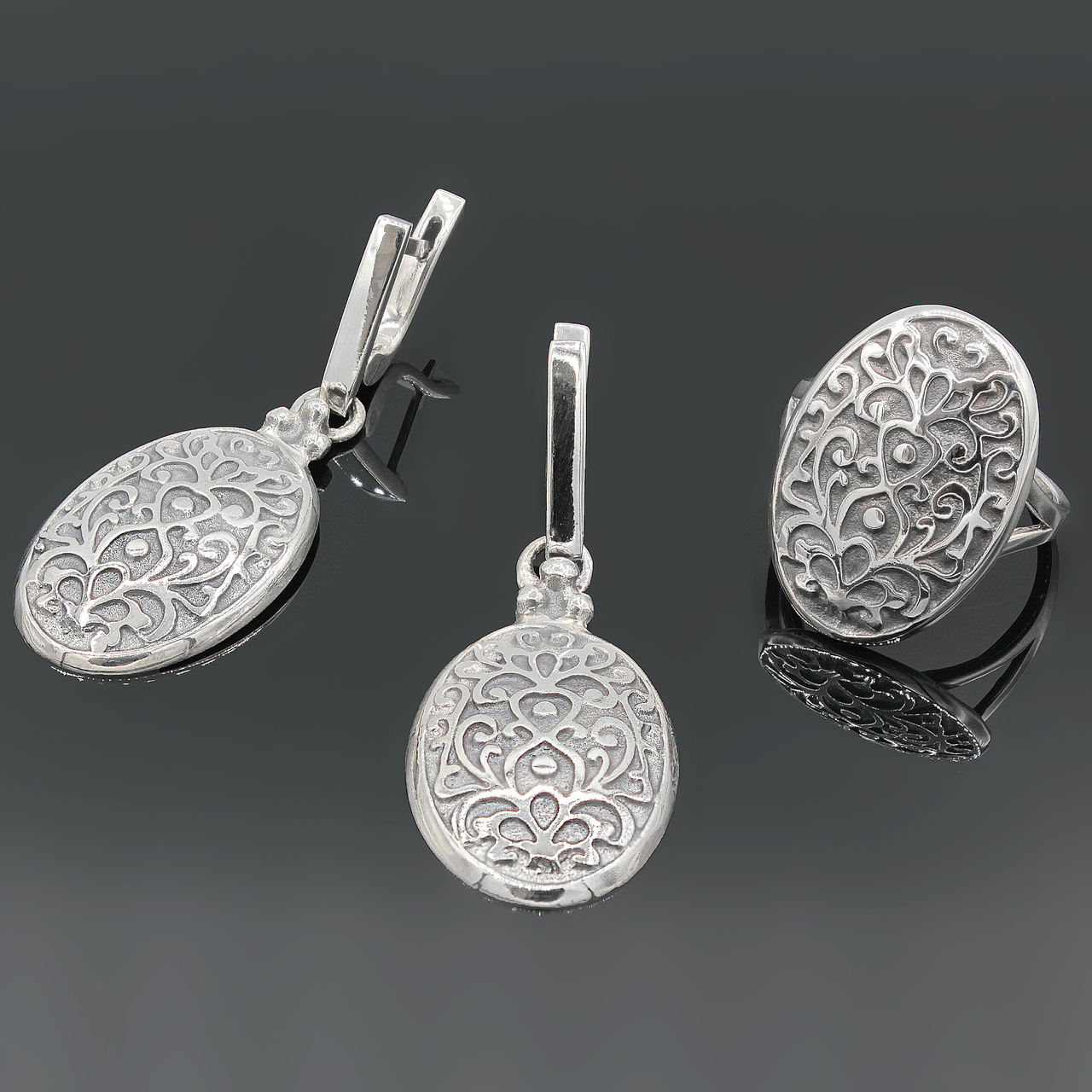 

Серебряное кольцо и серьги Вечность 16,5 р