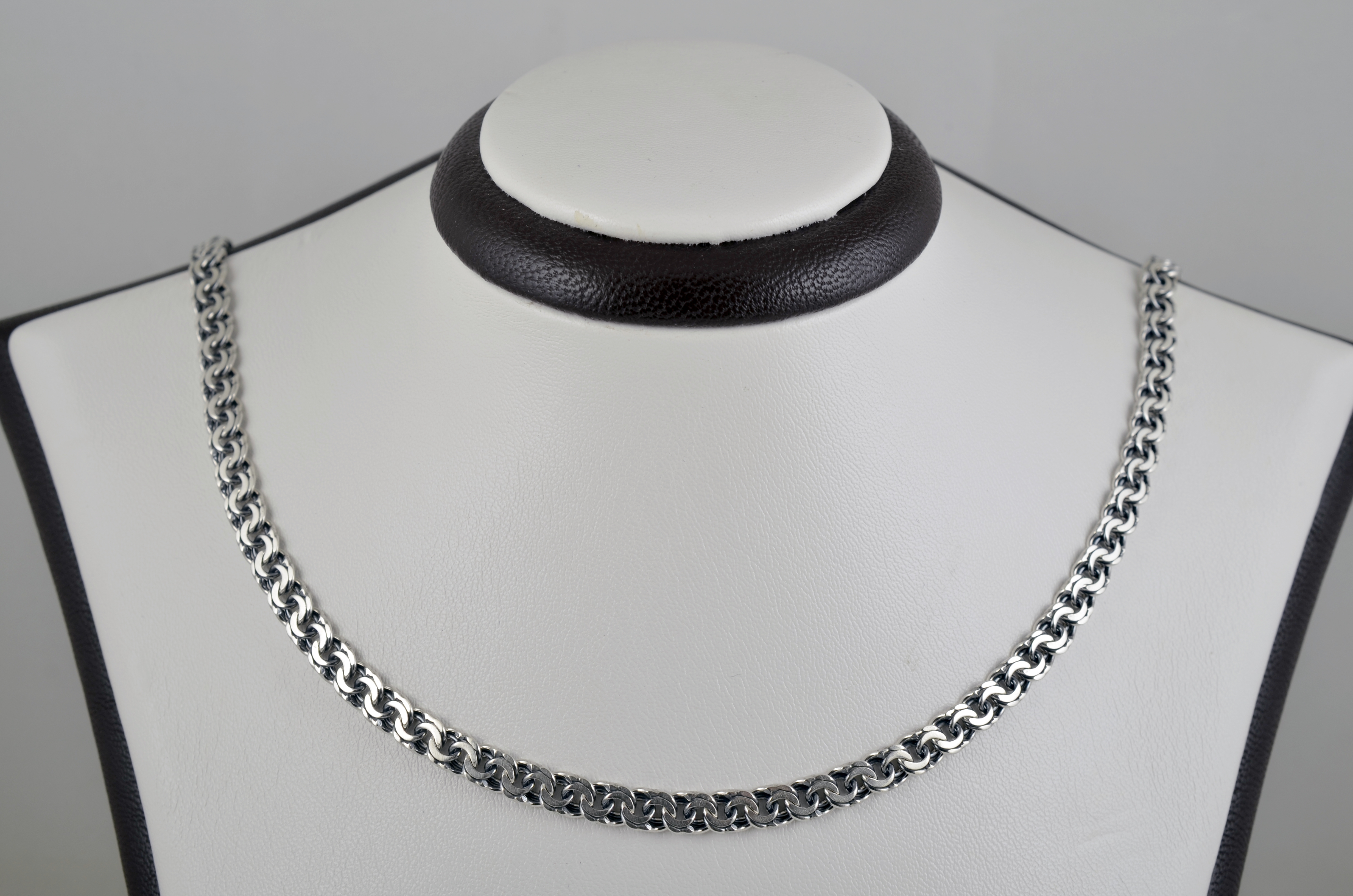 

Серебряная цепочка Meridian 925 пробы Плоский-плоский бисмарк в чернении 60 размер (5122/12600)