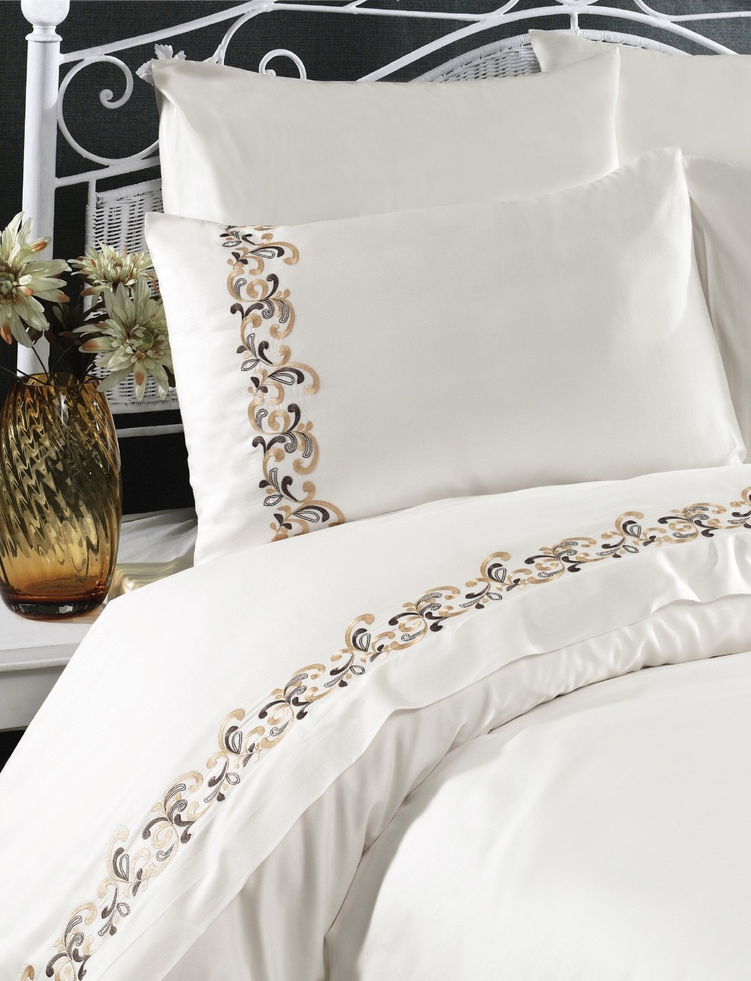 

Комплект постельного белья Arya Helena 200x220
