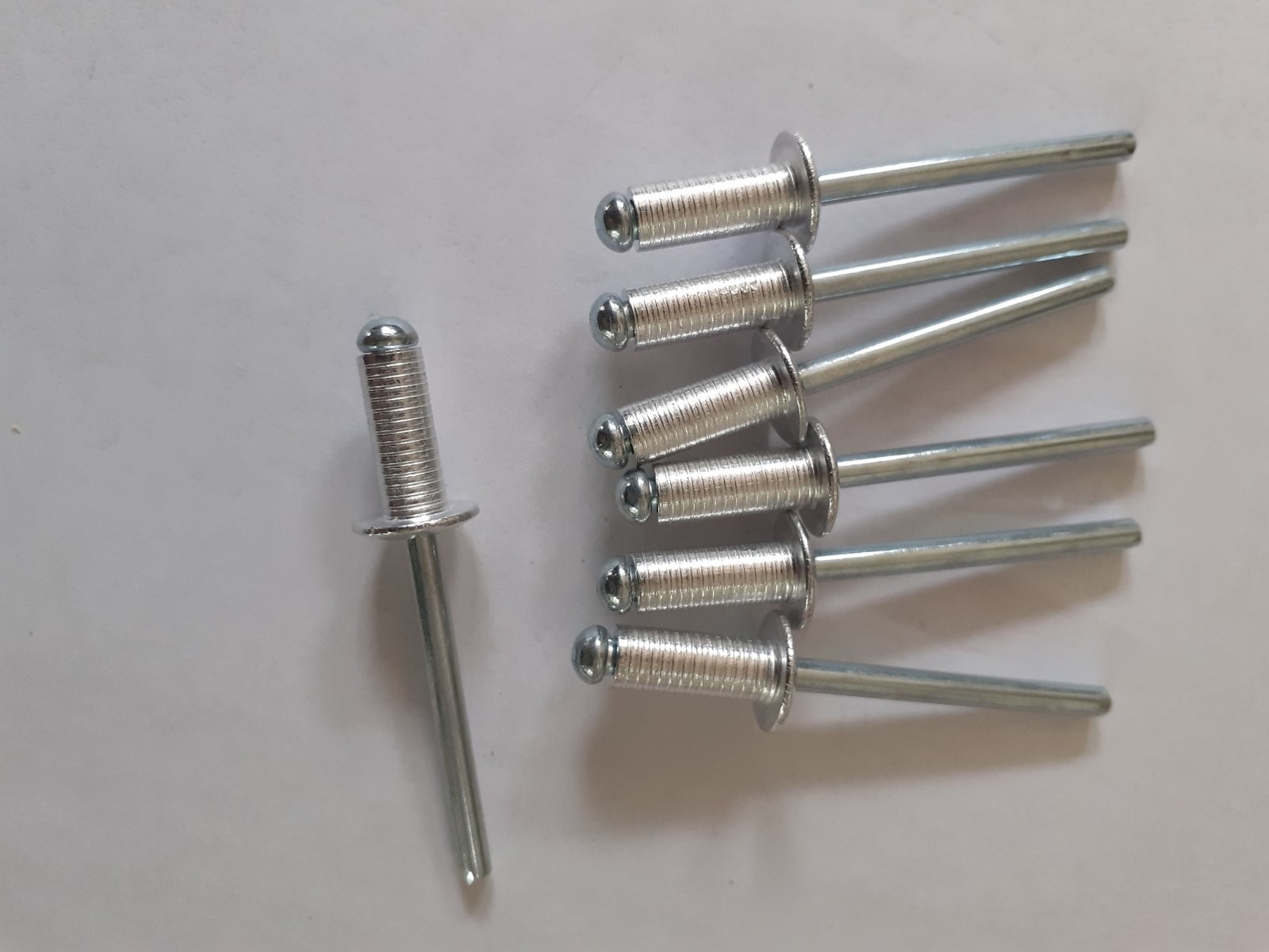

Заклепка вытяжная рифлёная алюминиевая SRC Ø 4.8 mm * 10 mm 500 шт/уп AS4810G