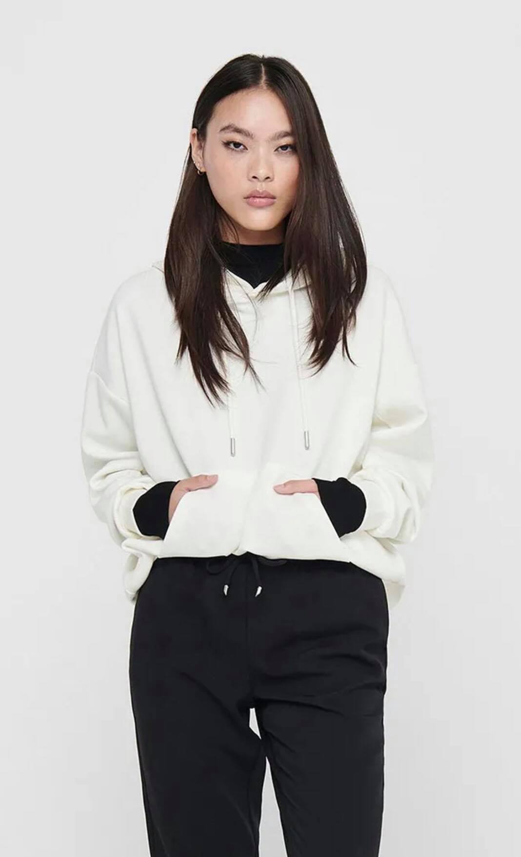 

Толстовка ONLY SCARLETT L/S HOOD SWT 15210677 Cloud Dancer M белый