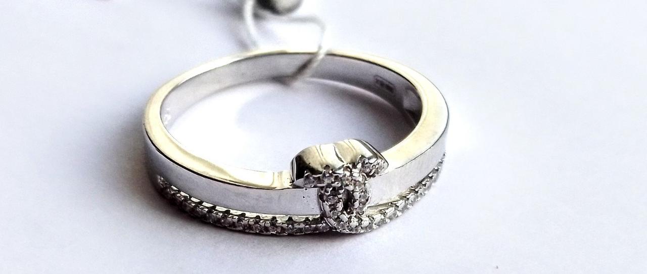 

Серебряное кольцо с цирконами в стиле Chanel 18.0 64390