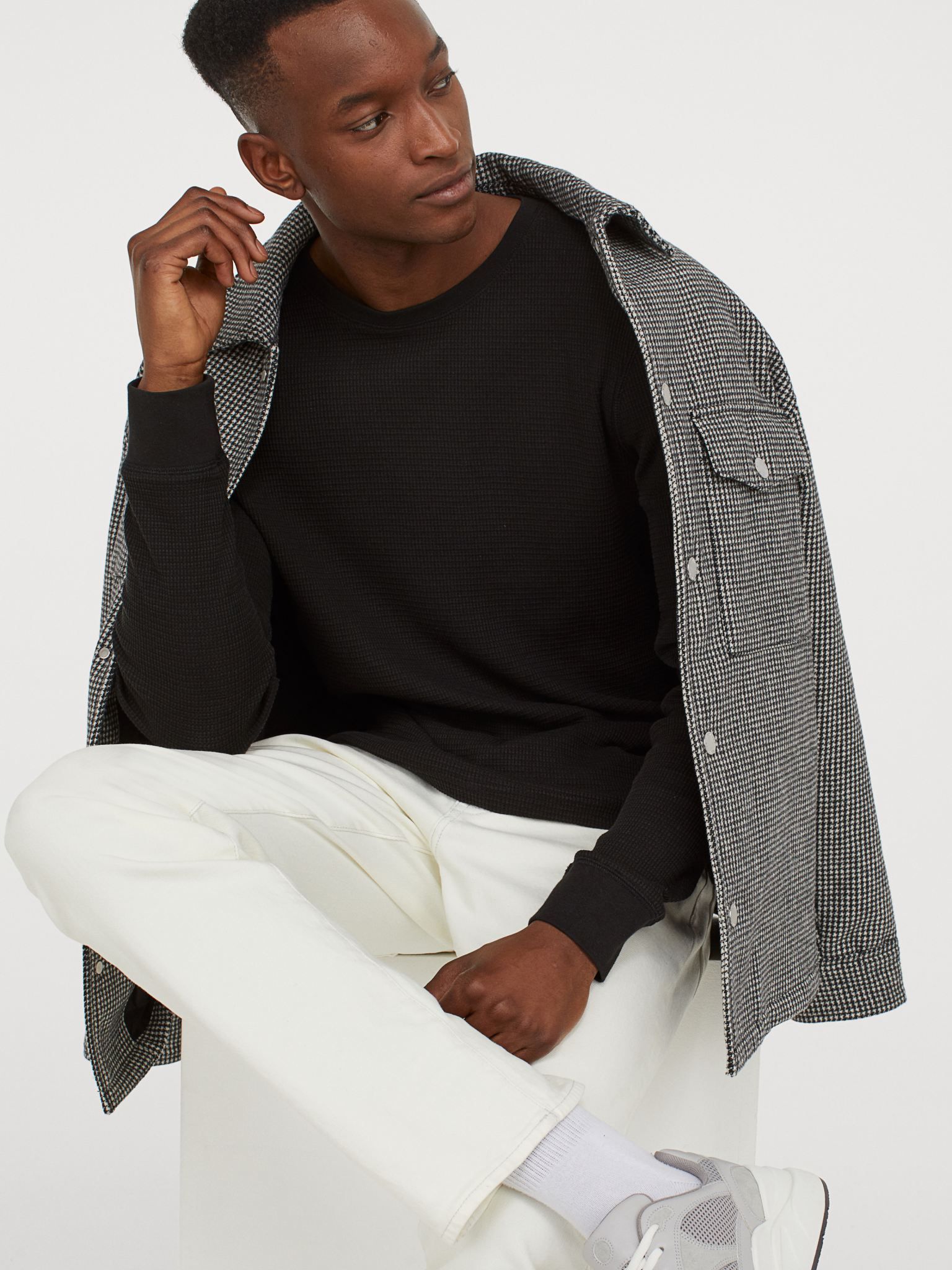

Лонгслив H&M 0795243-0 L Черный