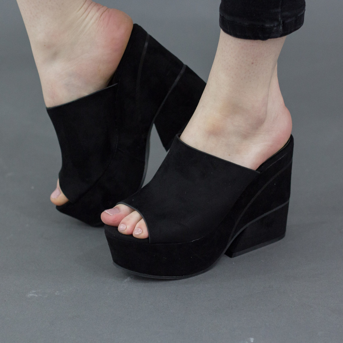

Мюли женские Shoes Gabriella 2808 38 размер 24 см Черный