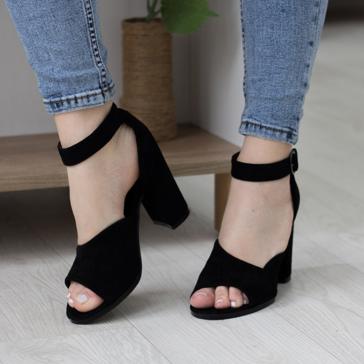 

Женские босоножки Shoes Absinthe 2741 36 размер 23.5 см Черный