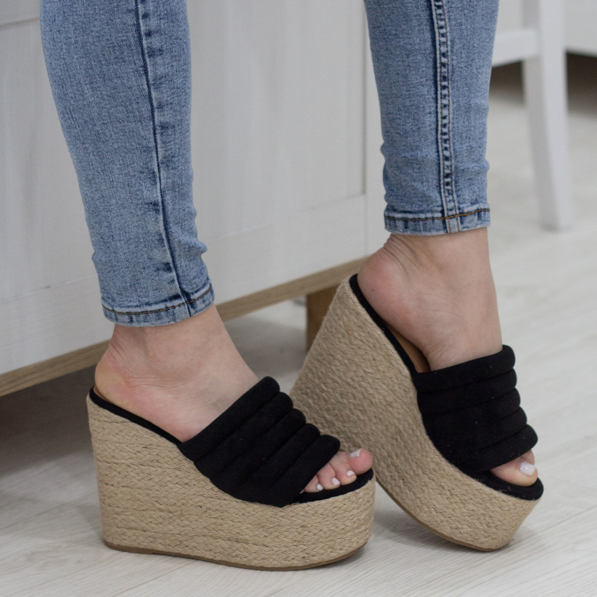 

Шлепанцы женские Shoes Haboko 2819 36 размер 23.5 см Черный