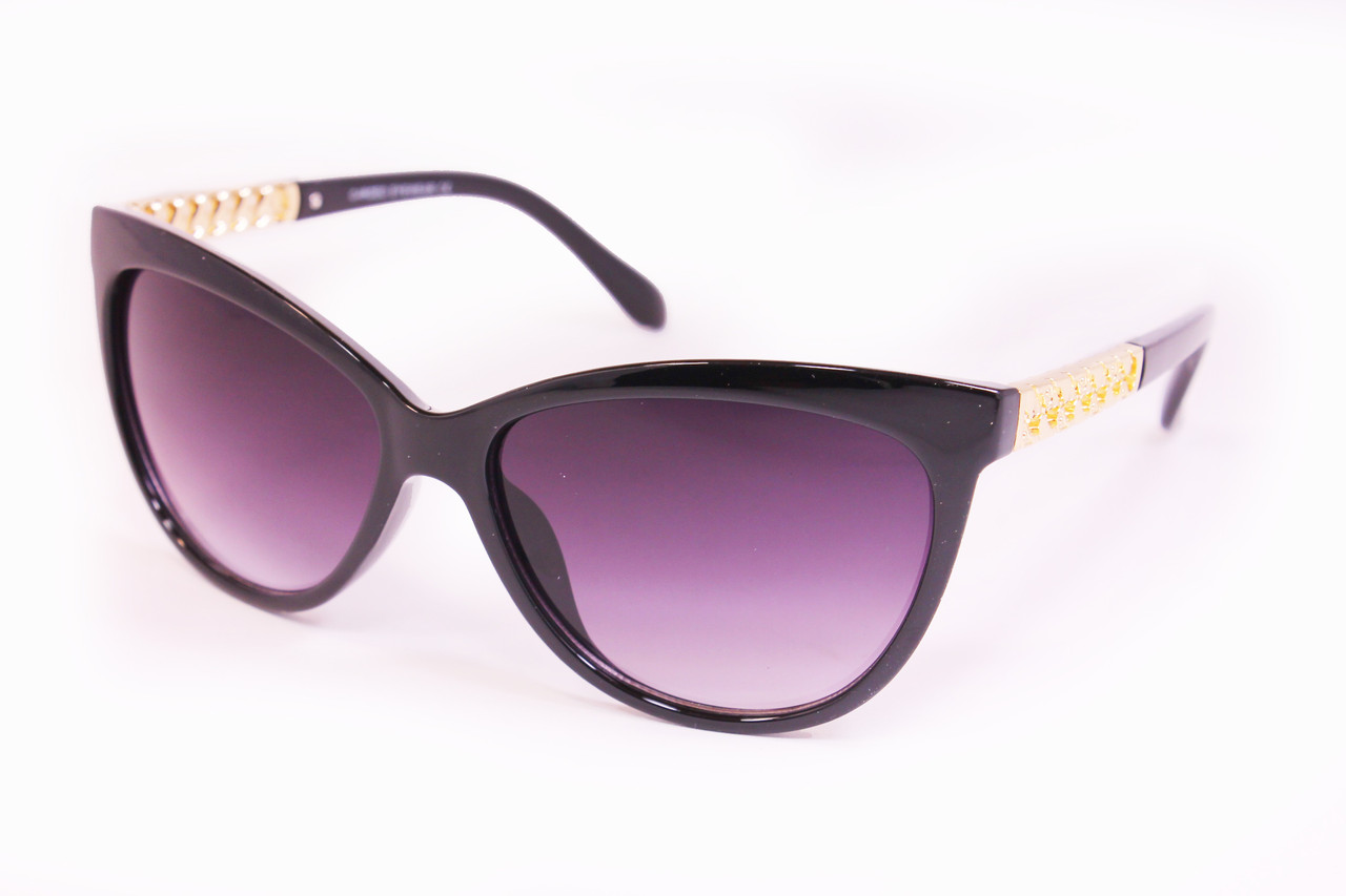 

Очки женские солнцезащитные Shust 8118-2 черные в пластмассовой оправе