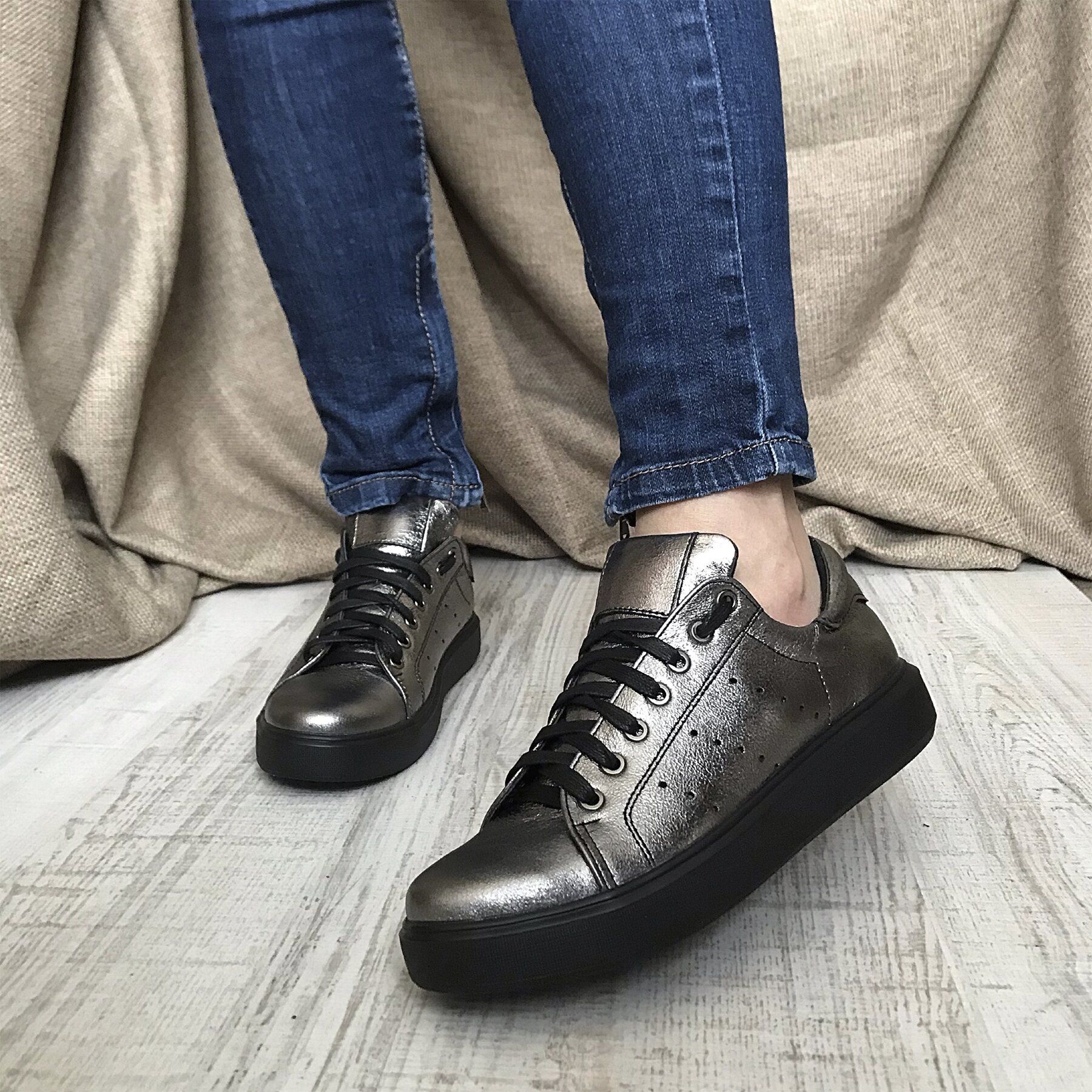 

Кроссовки кожаные venera black 39р.