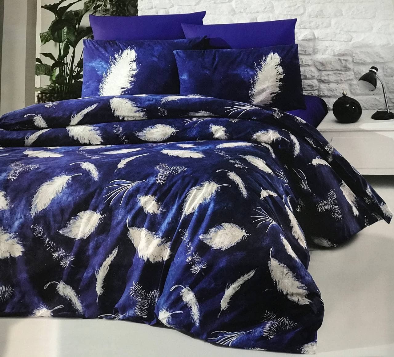 

Комплект турецкого постельного белья Victoria ранфорс deluxe collection Feather семейный