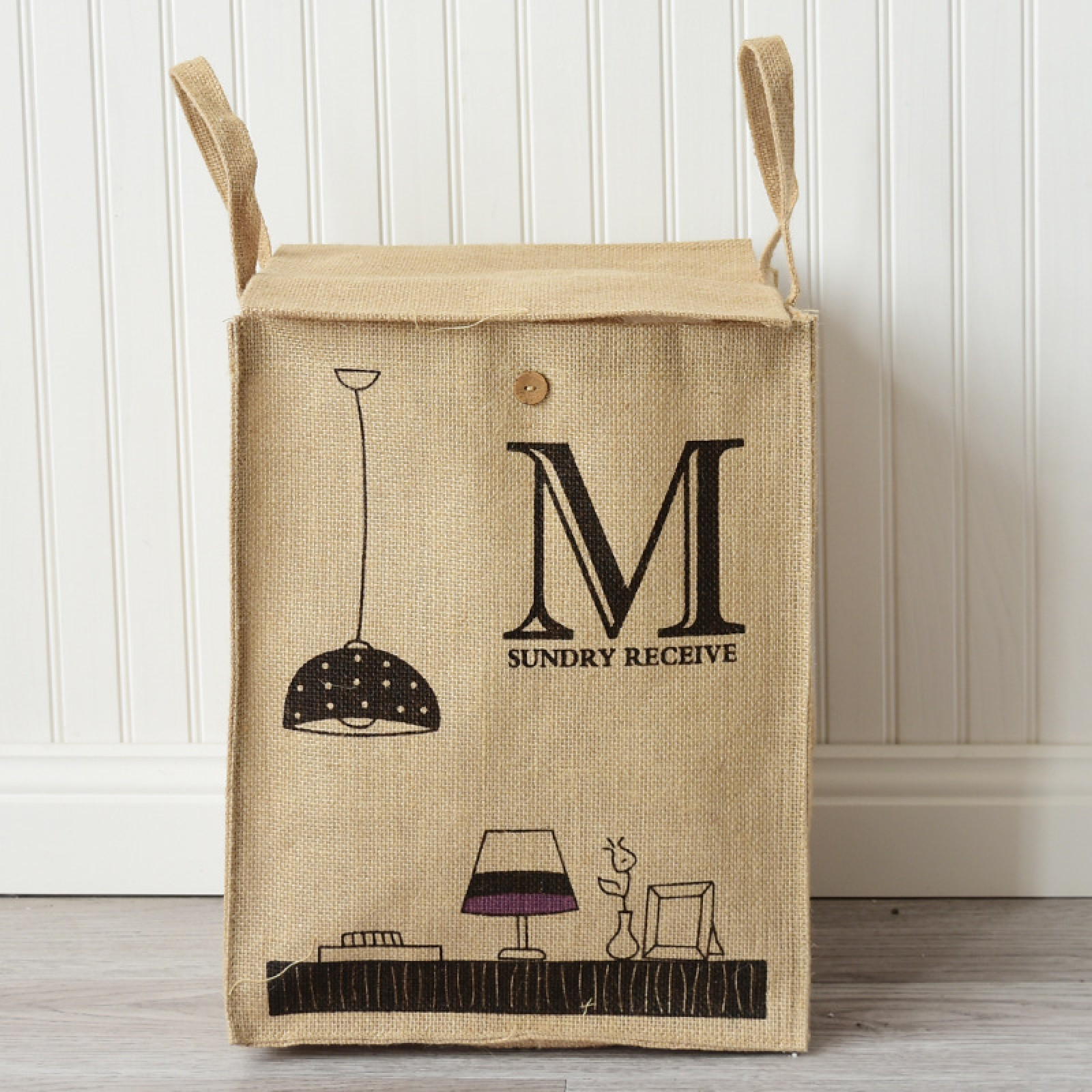 

Корзина для игрушек с крышкой прямоугольная бежевая Лампа и стол