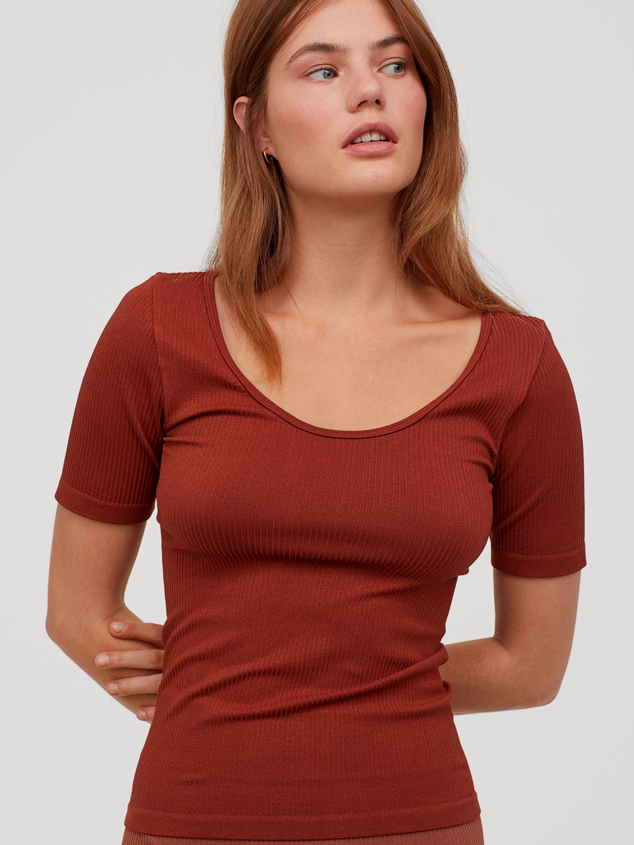 

Футболка H&M 0765984-0 L Коричневая