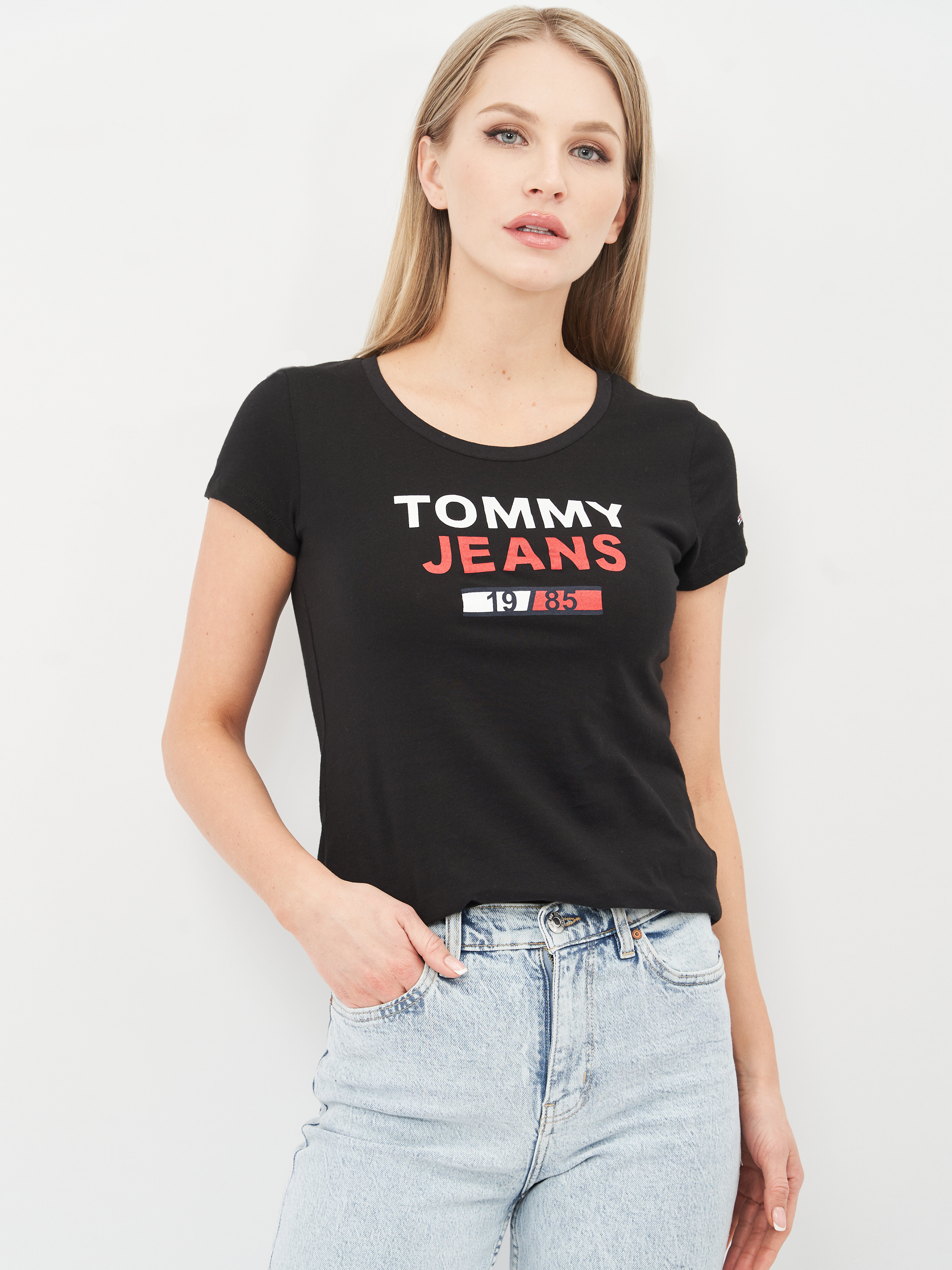Акція на Футболка жіноча Tommy Jeans 10628.1 M (44) Чорна від Rozetka