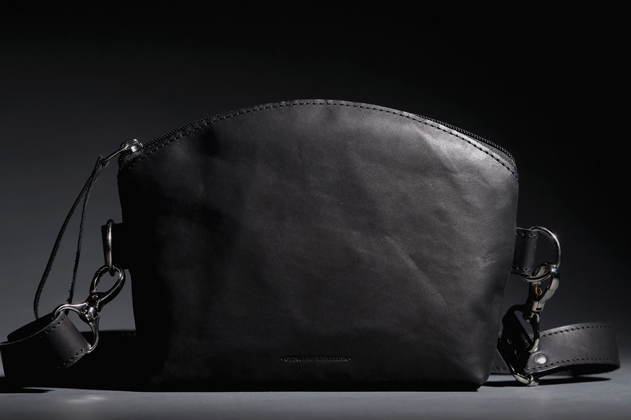 

Дизайнерская кожаная сумка ручной работы Hola, MOON BAG // BLACK (hol-MOON BAG)