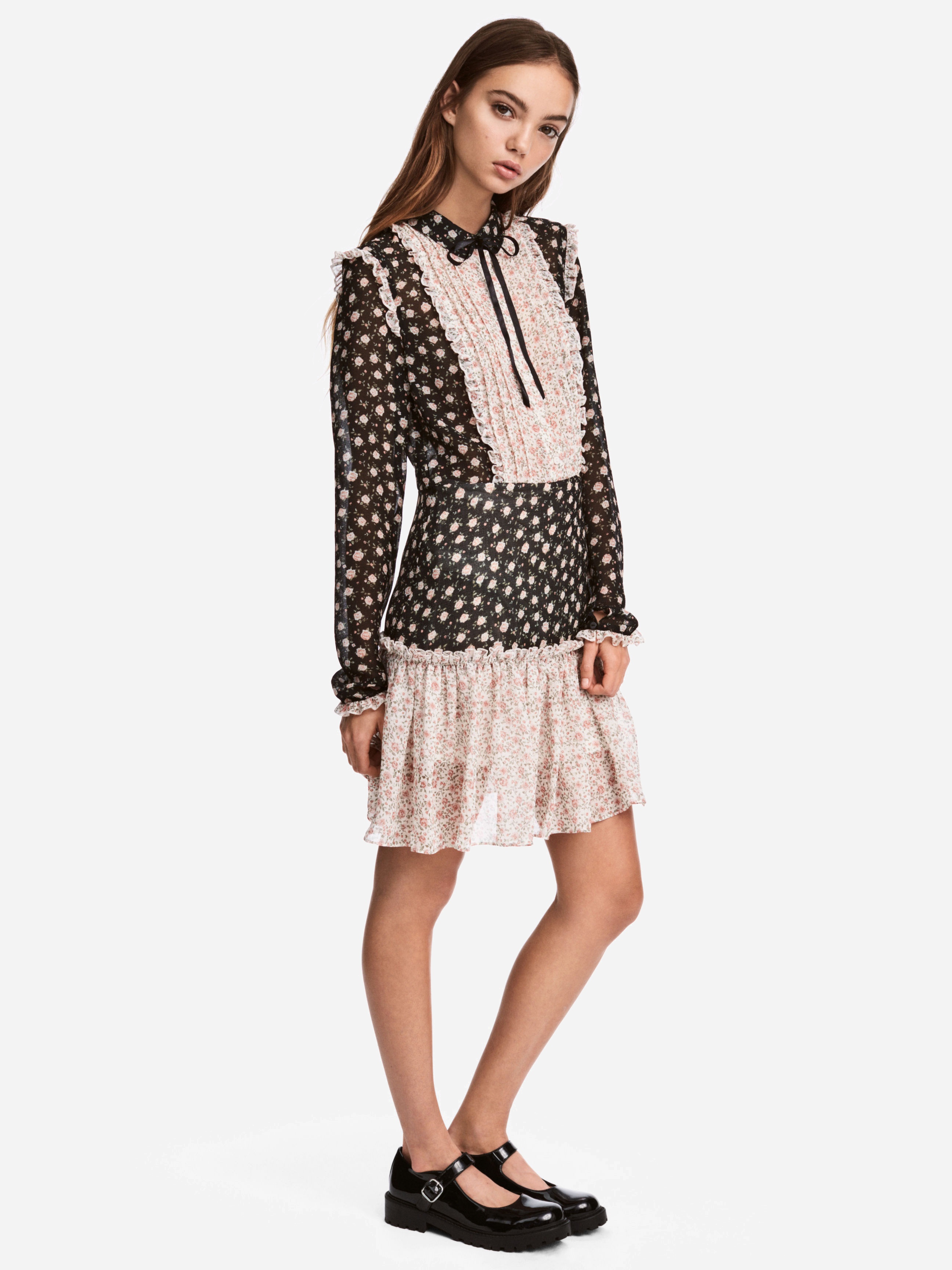

Платье H&M 5152366-ACZX 32 Черное с бежевым