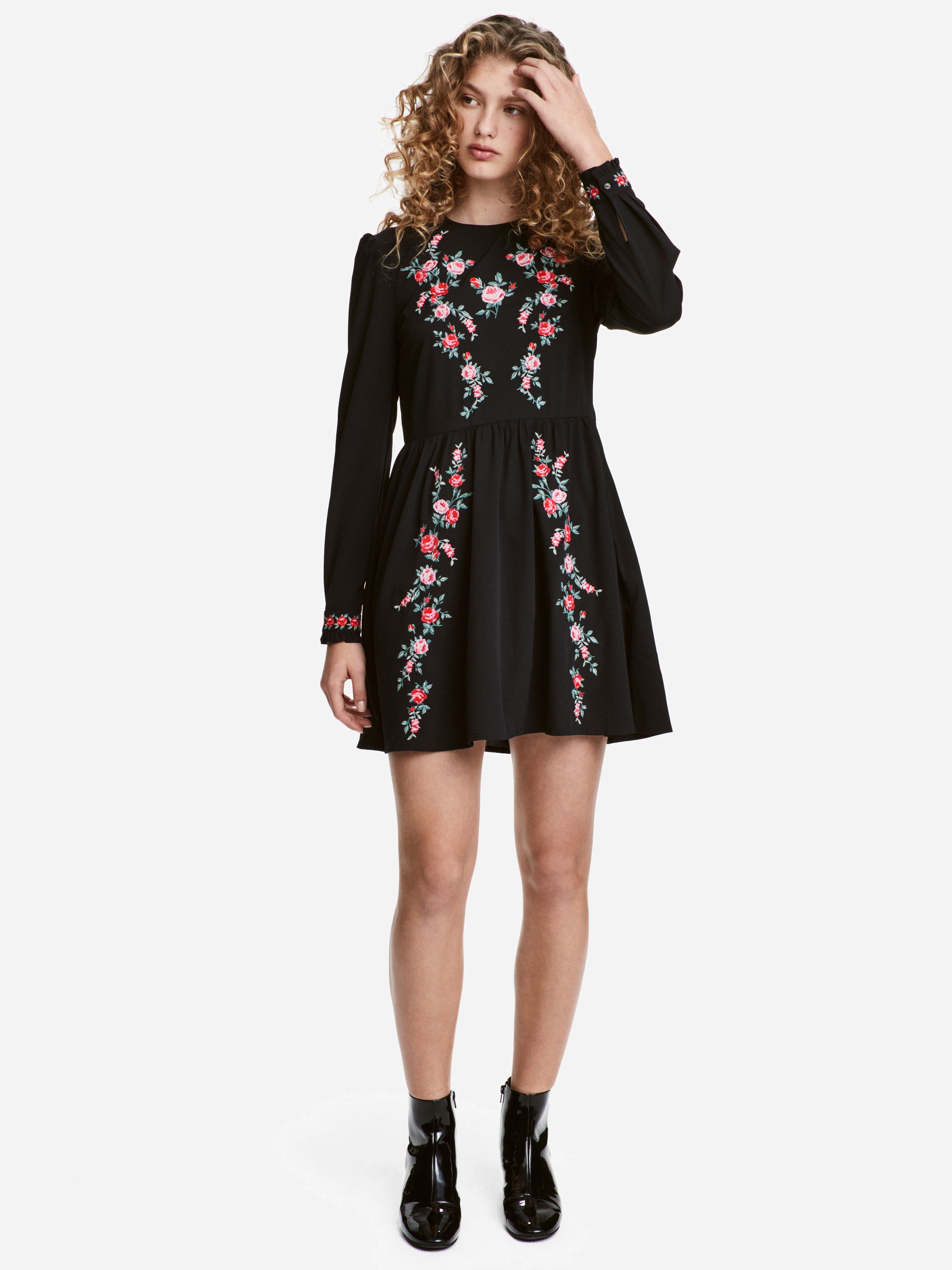 

Платье H&M 5794657-AAUU 34 Черное