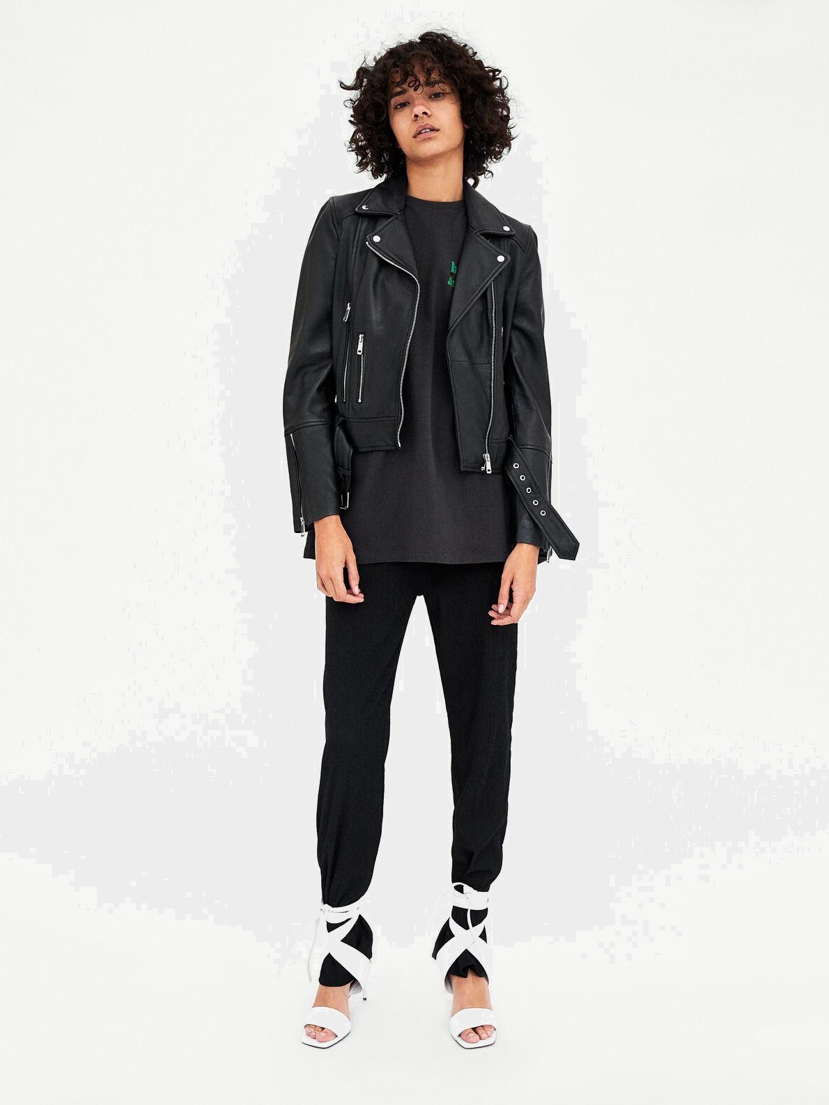 

Кожаная куртка Zara 5479/001/800-AAAD L Черная