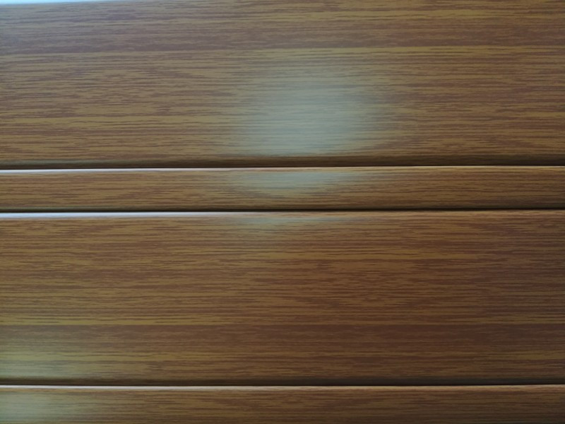 

Реечный алюминиевый потолок Allux золотой дуб комплект 300 см х 330 см