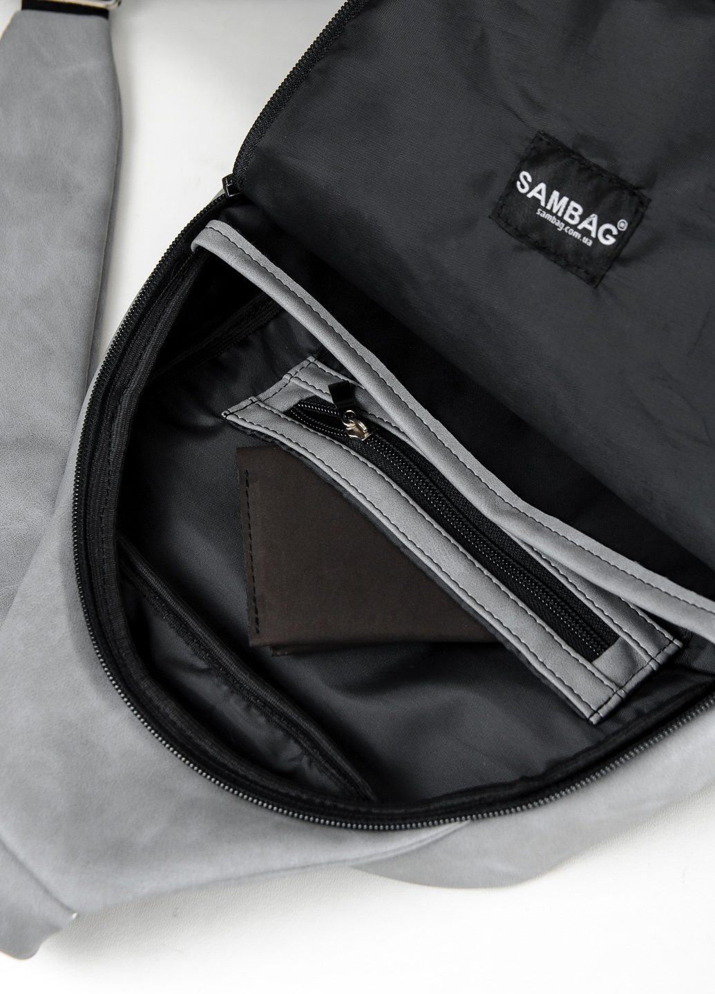 

Cумка через плече слінг Sambag Brooklyn MQH світло-сірий нубук