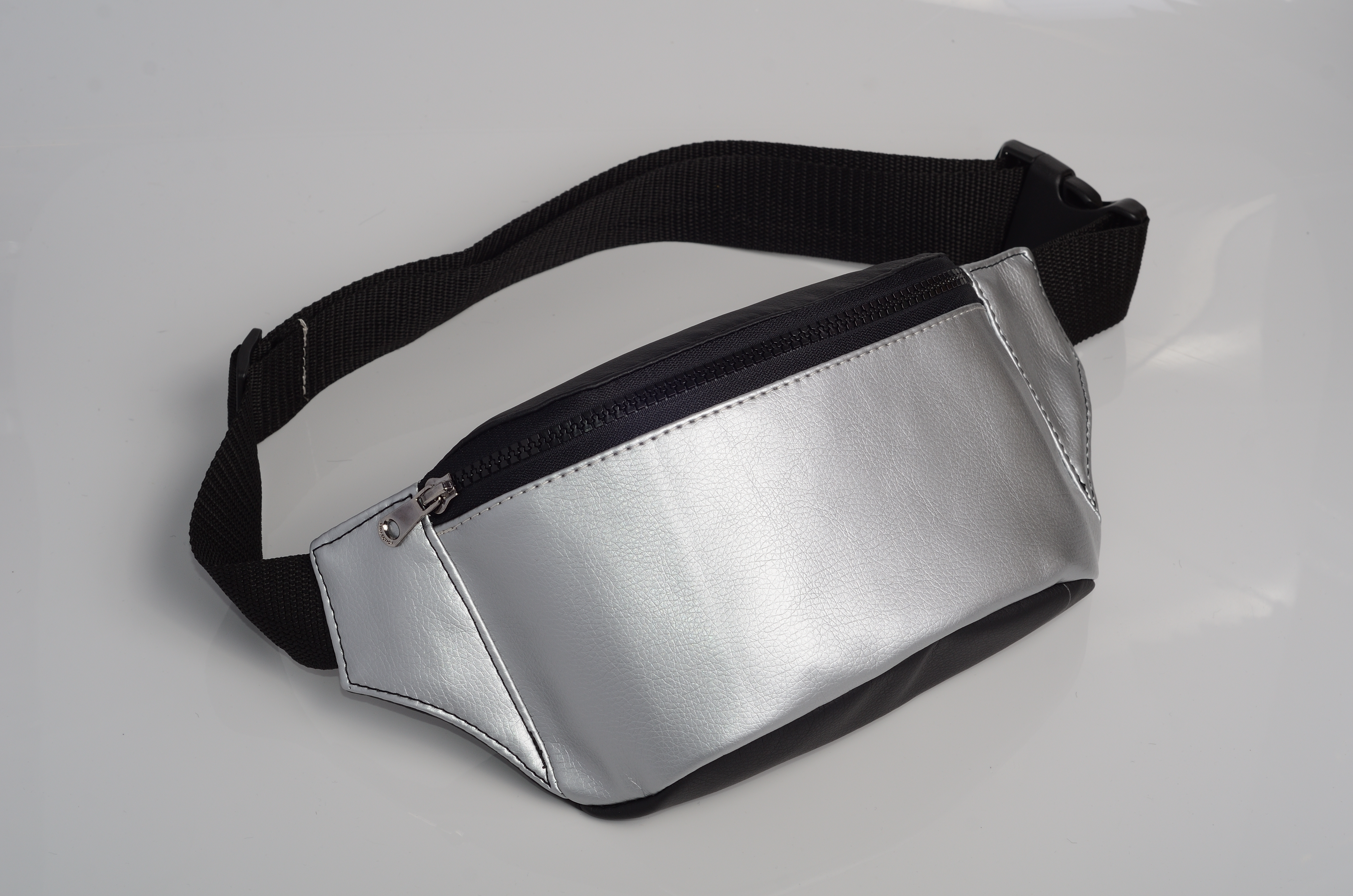 

Сумка на пояс бананка Sambag Tirso MST комбінація чорного з срібним