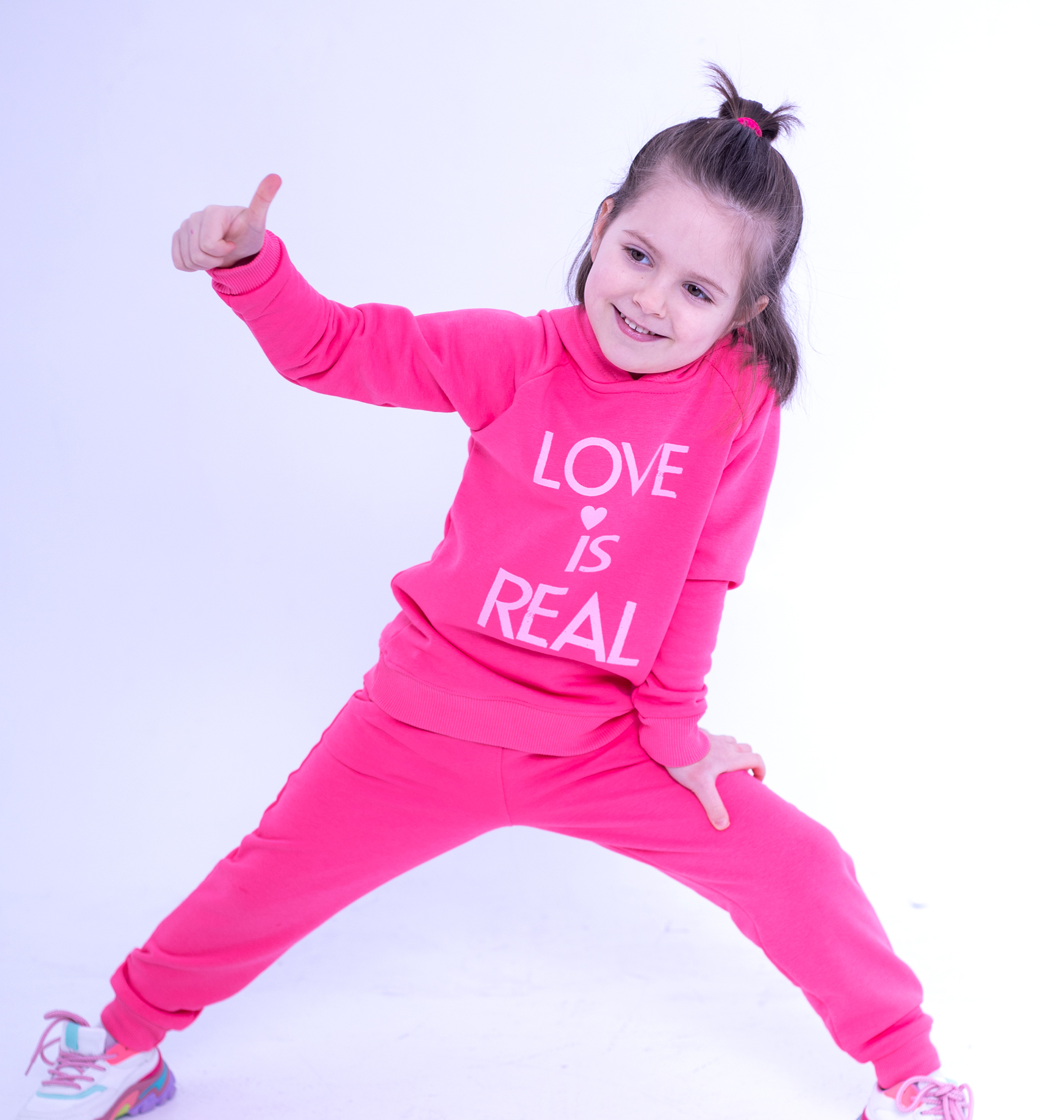 

Комплект для девочки Morekids 104 розовый худи с капюшоном штаны (8516-104)