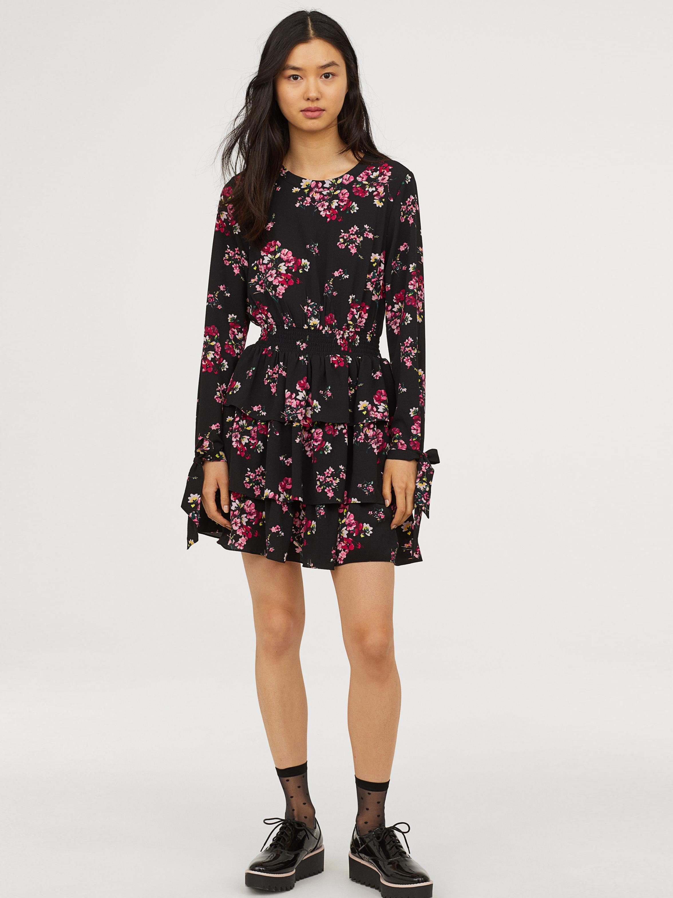 

Платье H&M 0692066-8 40 Черное