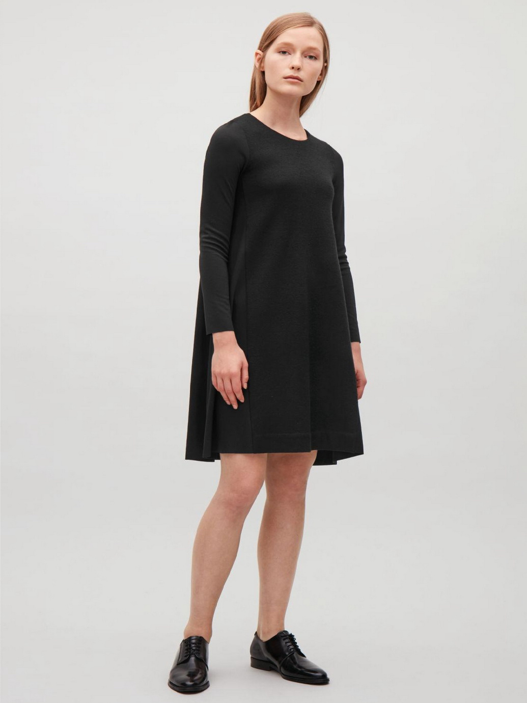 

Платье COS 0239077-6 S Черное