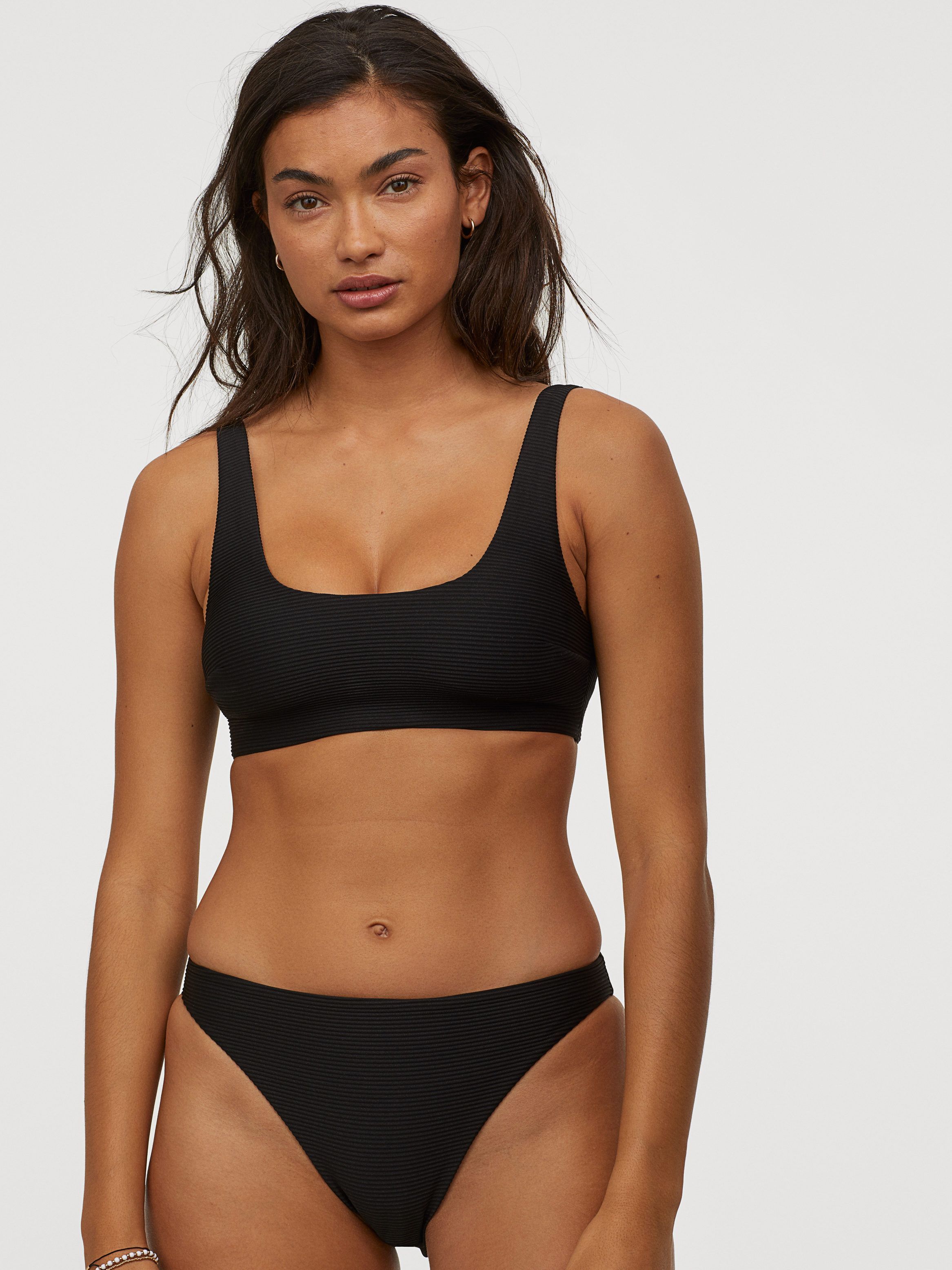 

Нижняя часть купальника H&M 04-0832331-002 38 Черная