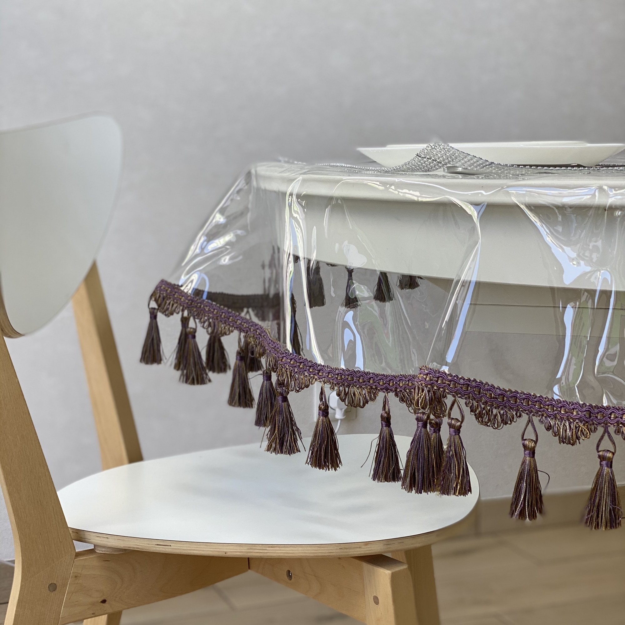 

Силиконовая Скатерть с сиреневой бахромой 130x120 см