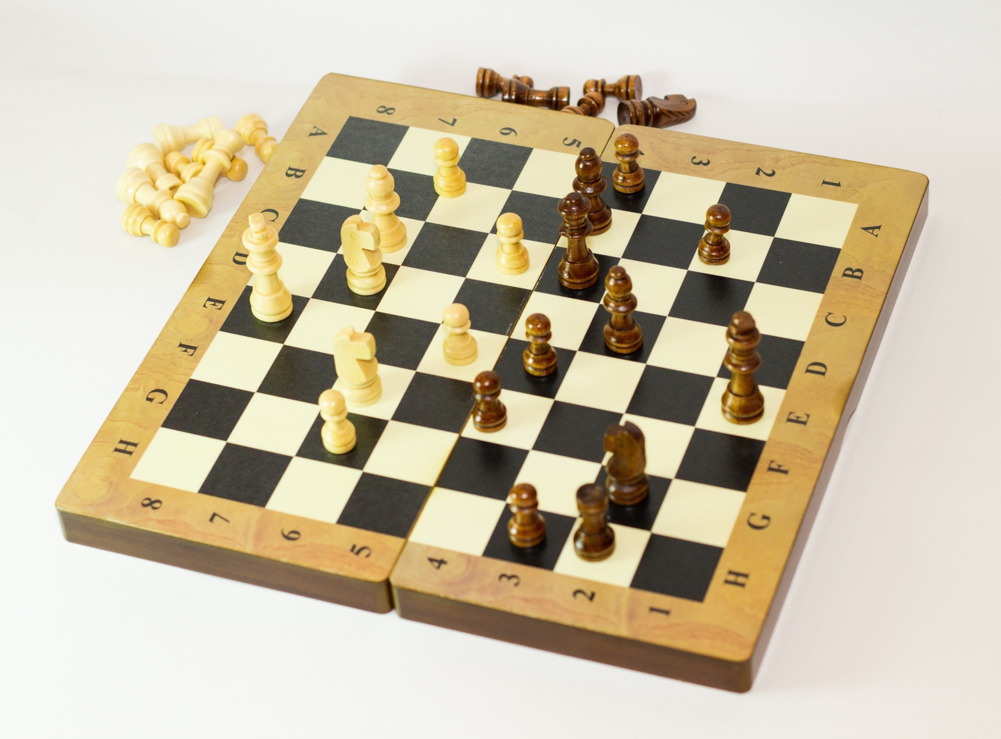 

Настольная игра 2в1 Xinliye Wood Game шахматы нарды 29 см (8309)