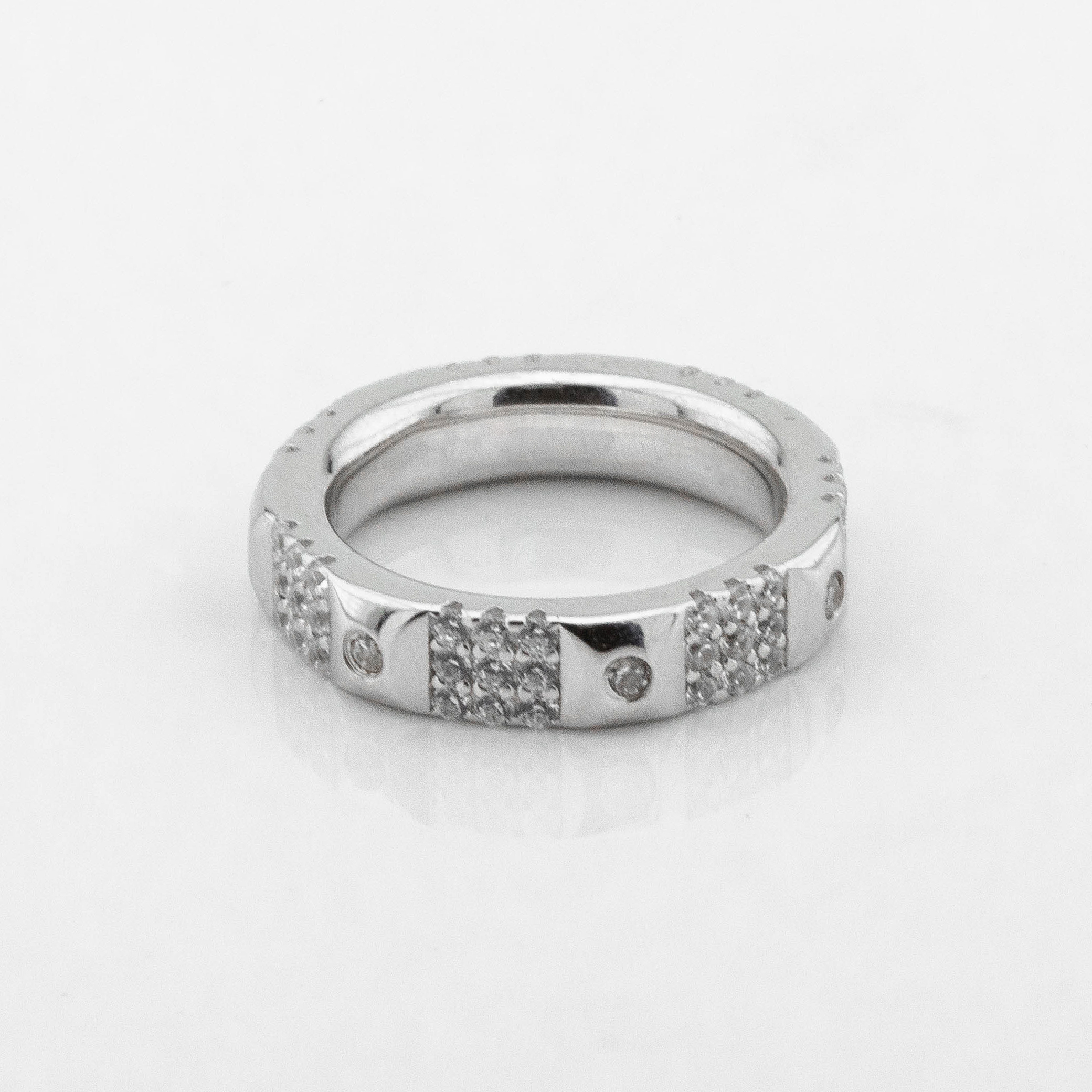 

Серебряное кольцо с фианитами K111767 Диамант, 19 размер