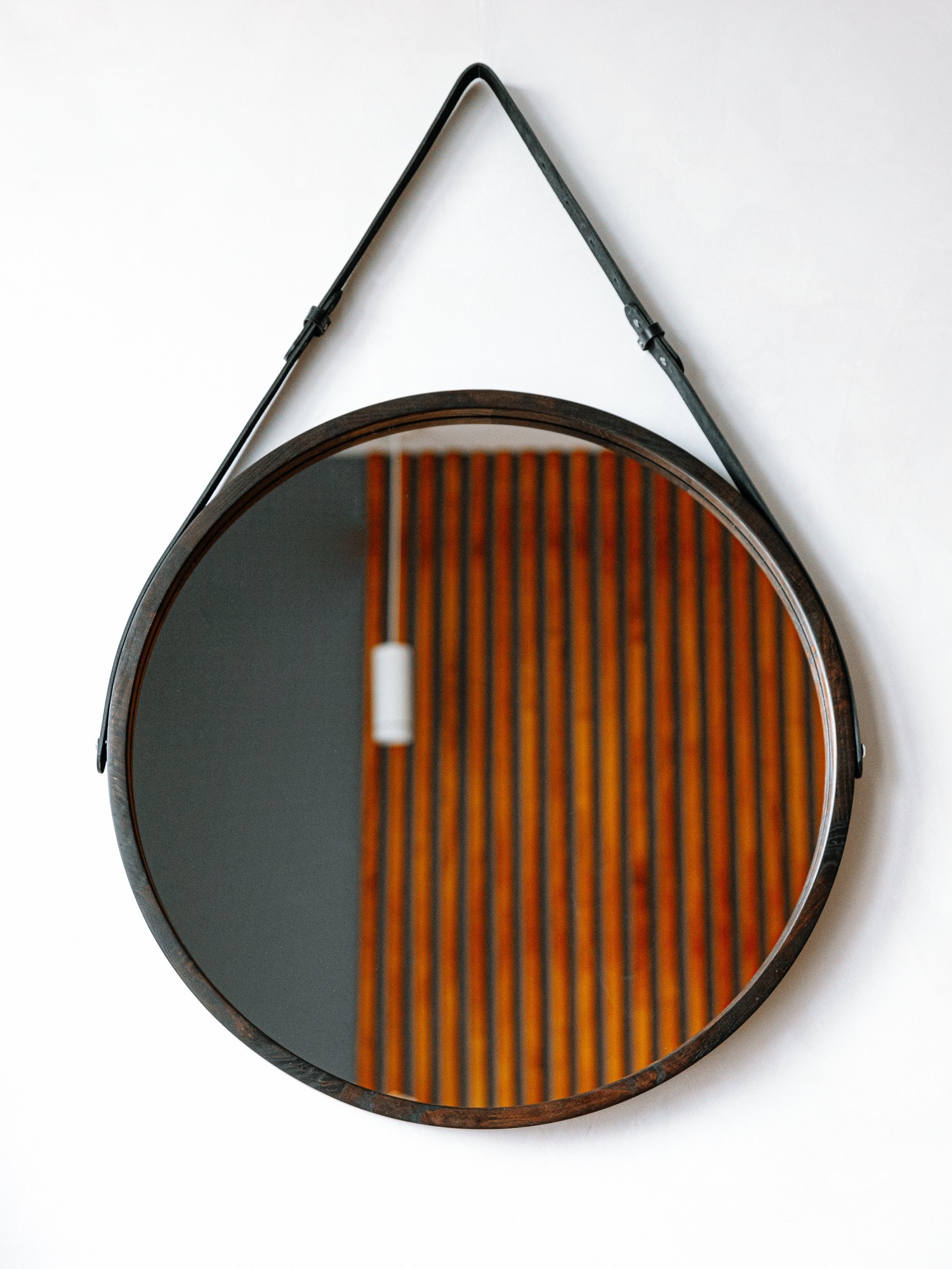 

Зеркало Luxury Wood деревянное круглое 35см Pythagoras black (с ремнем)