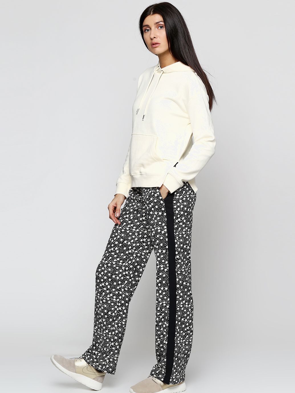 

Спортивные штаны H&M 3001432 34 Черные с белым