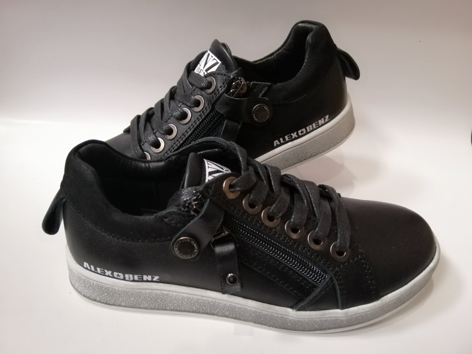 

Туфли для мальчика Alex-Benz 91/2 чёрные р. 39-25,5 см