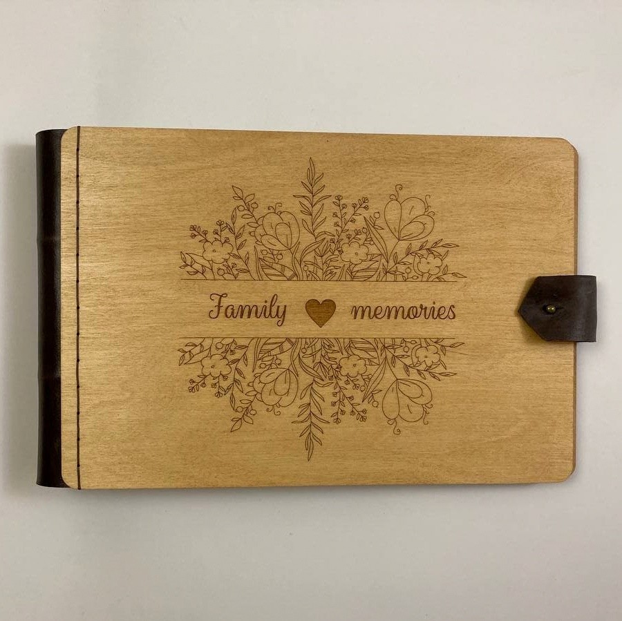 

Семейный альбом для фото из дерева с гравировкой Family memories 21х33,5 см FILWOOD