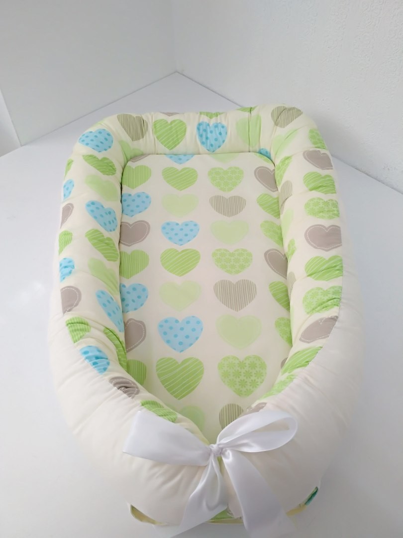 

Гнездышко для новорожденного со съёмным матрасиком Bedsbee сердечки