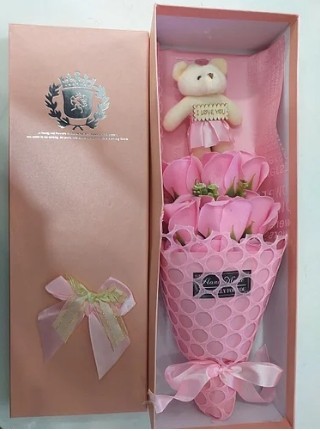 

Букет роз из мыла с мишкой в коробке (Розовый)