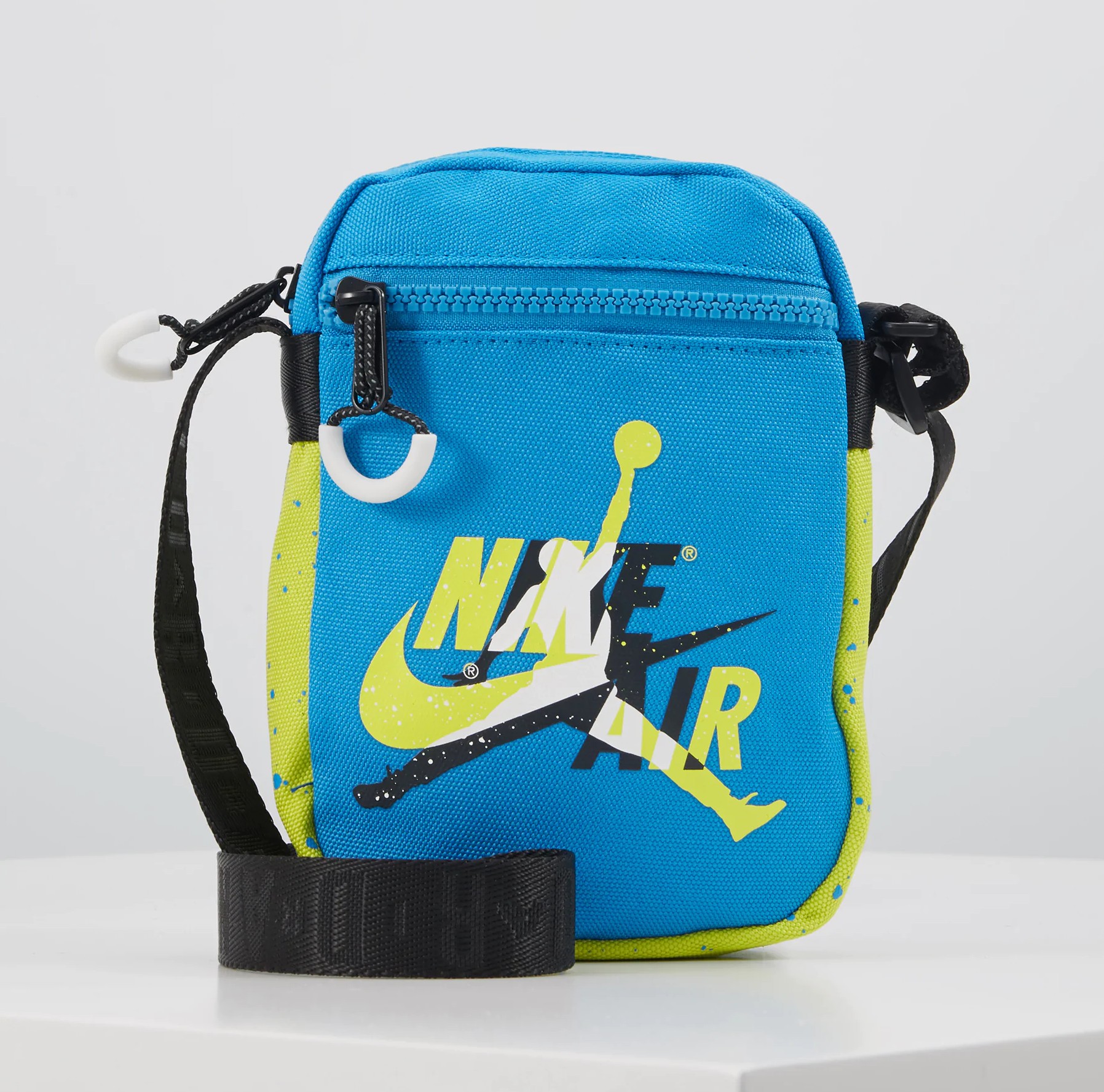 

Сумка Jordan Jumpman Classics Festifal Bag 18x11x3 cm 9A0314-U6A