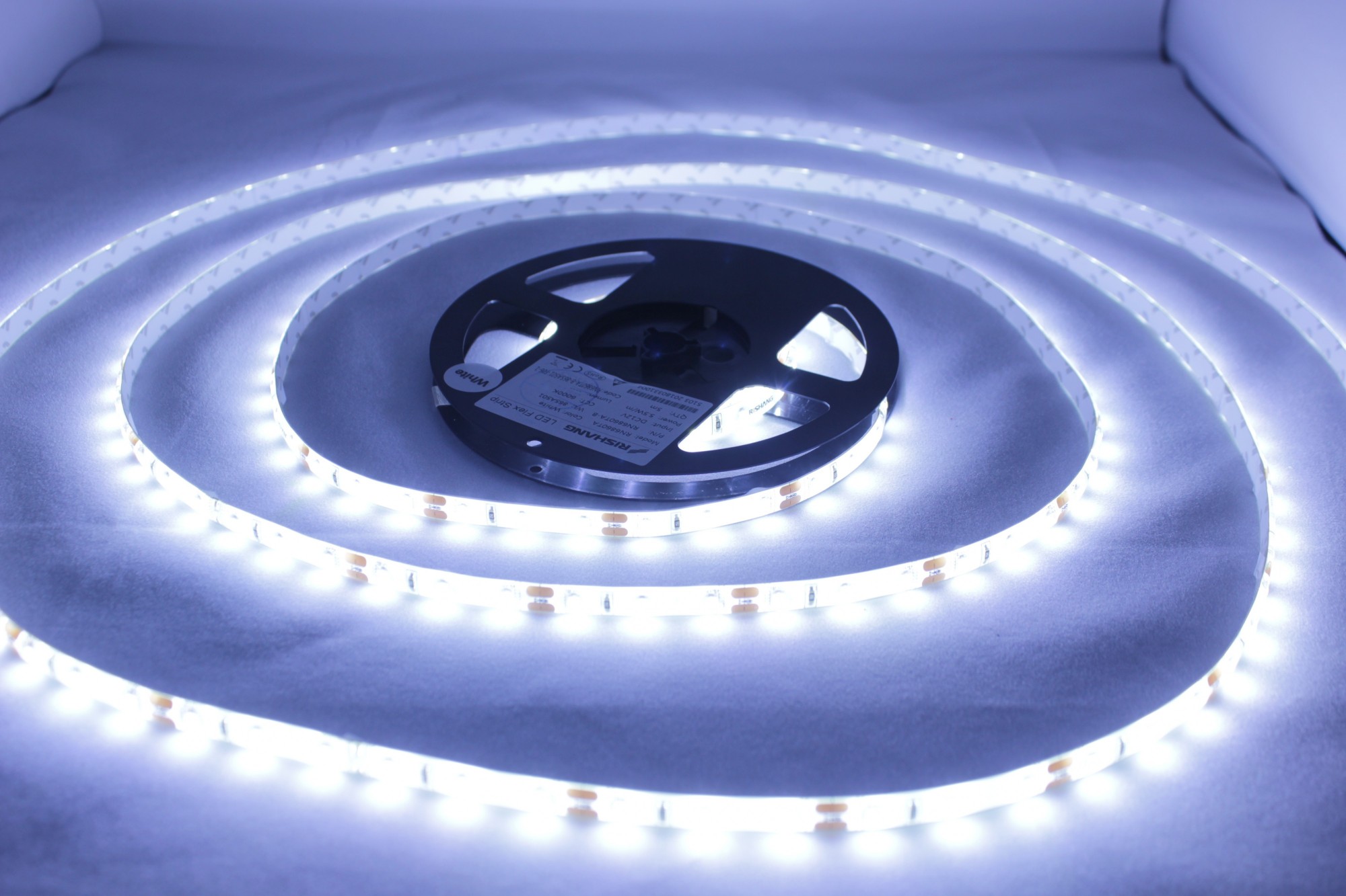 

Светодиодная лента LED RISHANG 6000K 60шт/м 12V 5,5w/m IP65 5м RN6860TA-B6