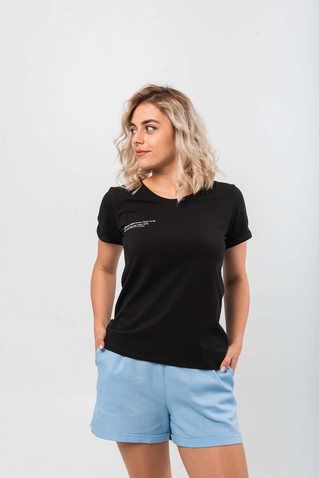 

Футболка Wear me женская базовая однотонная с манжетом по рукаву S Чёрный 1w/88/29O