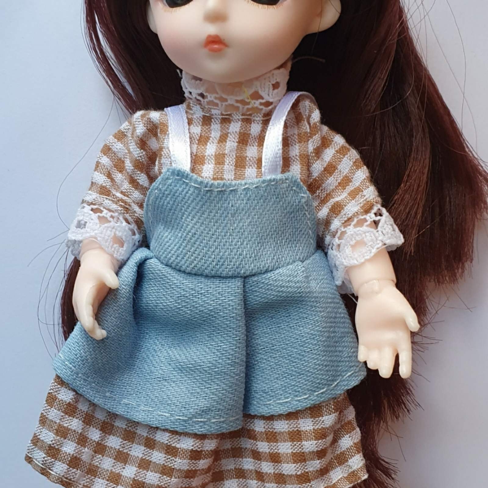 

Кукла шарнирная BJD с 3D глазами, коричневыми волосами 16 см в платье в клетку D107