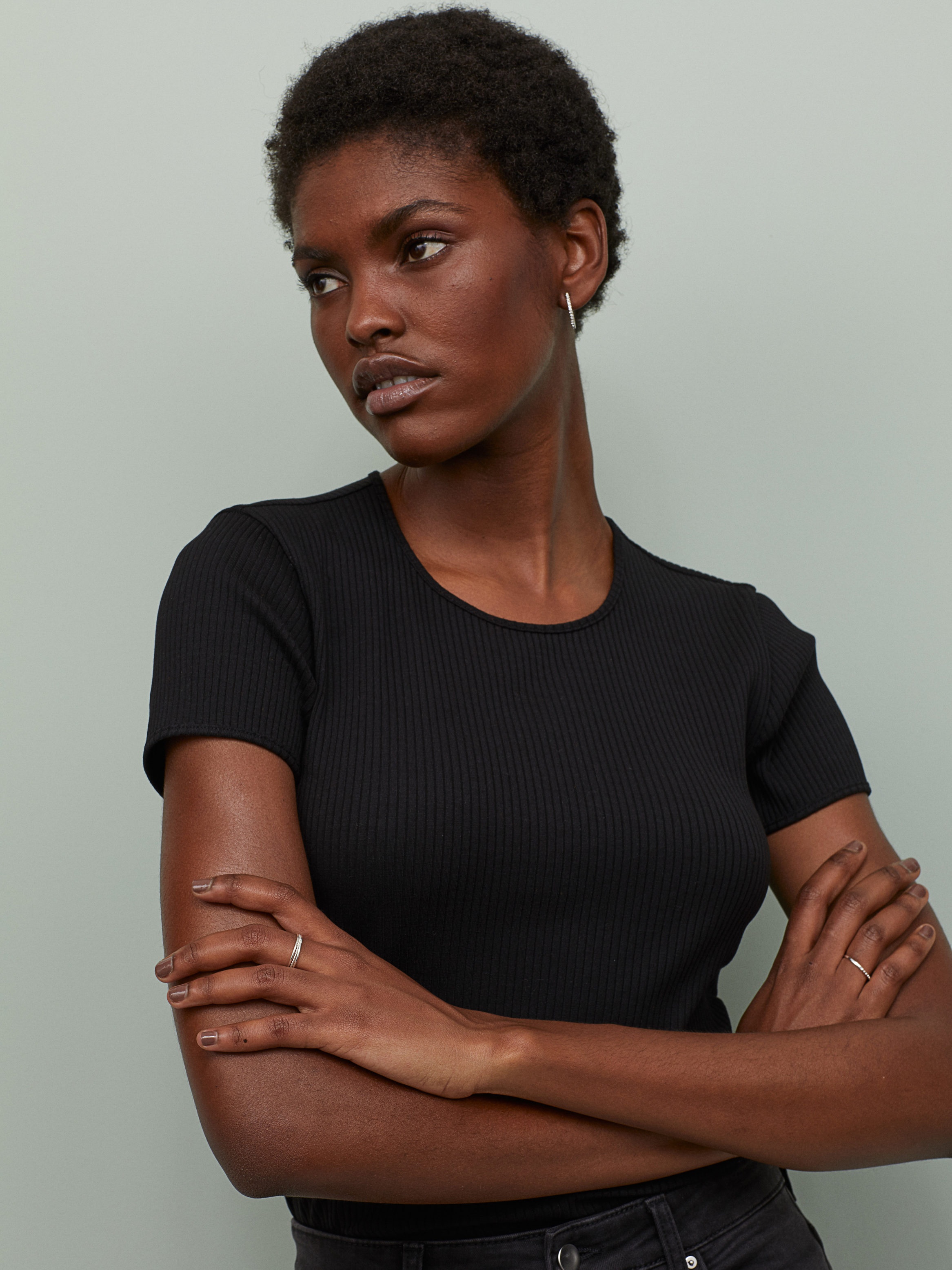 

Футболка H&M 060828047 L Черная