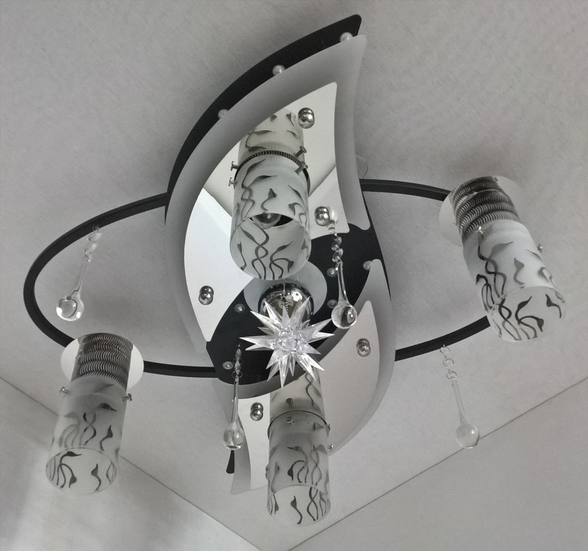 

Люстра потолочная Космос с цветной Led подсветкой и автоматическим отключением с пультом (20х56х60 см.) Черный, хром YR-5262/41