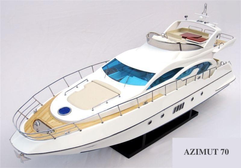 

Модель яхты AZIMUT 70