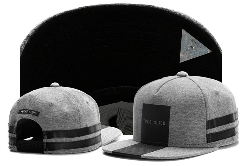 

Чоловіча бейсболка snapback SM024