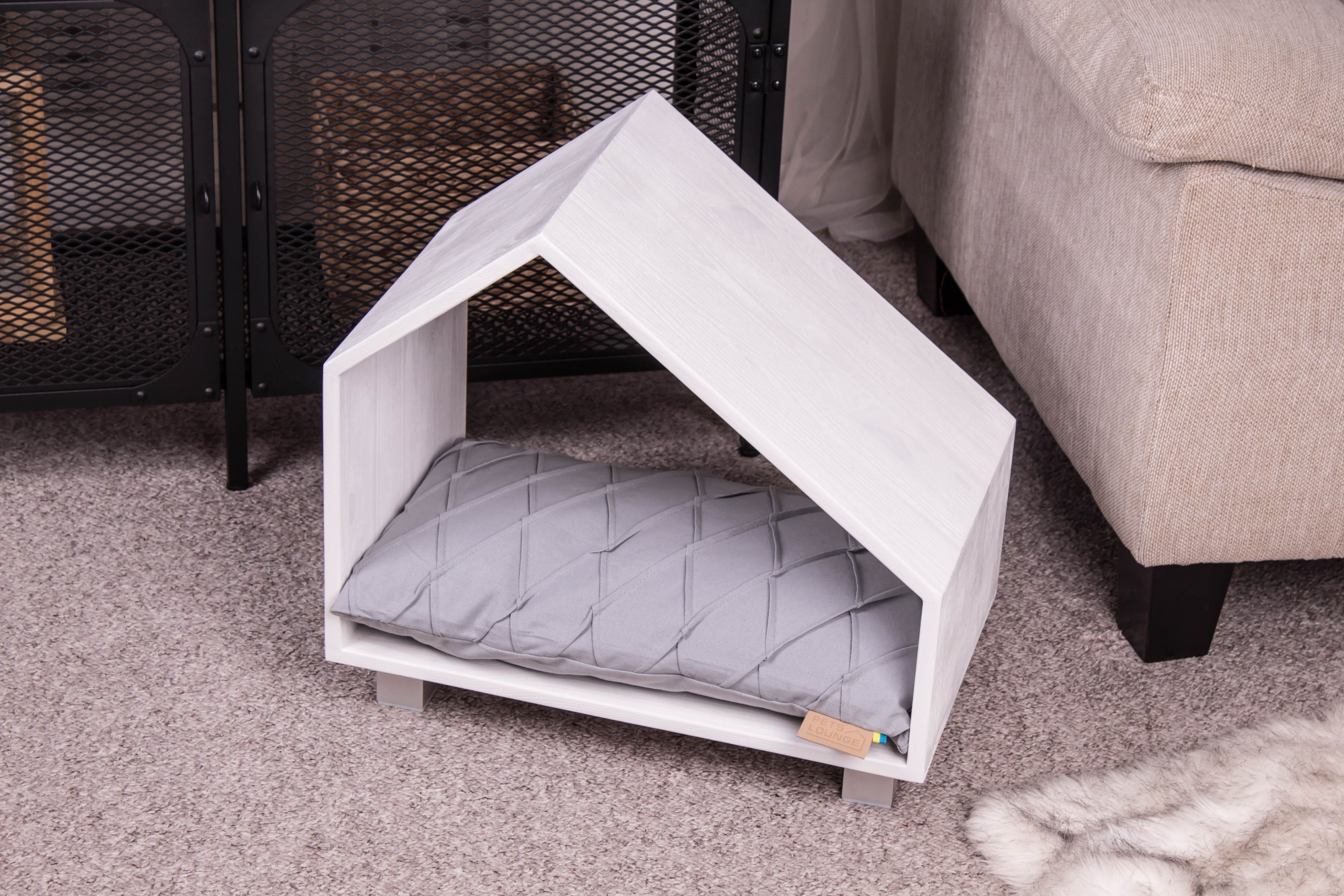 

Деревянный домик для домашних животных Pets Lounge Pet House White