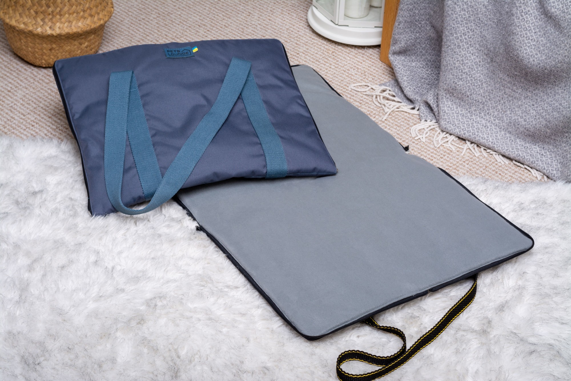 

Сумка - лежак для котов и собак Pets Lounge Travel Bed Little, синяя