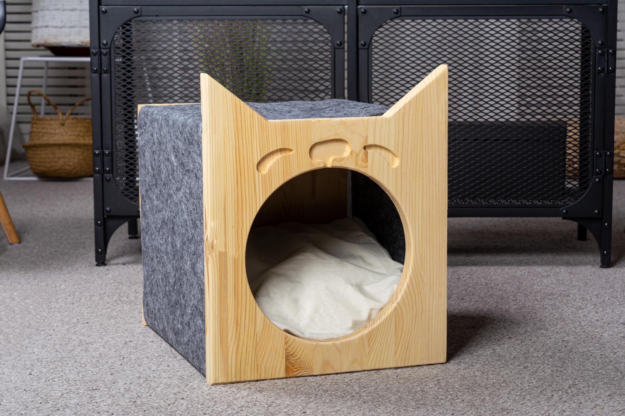 

Домик для котов Pets Lounge Cat Shelter, серый 35х35 см