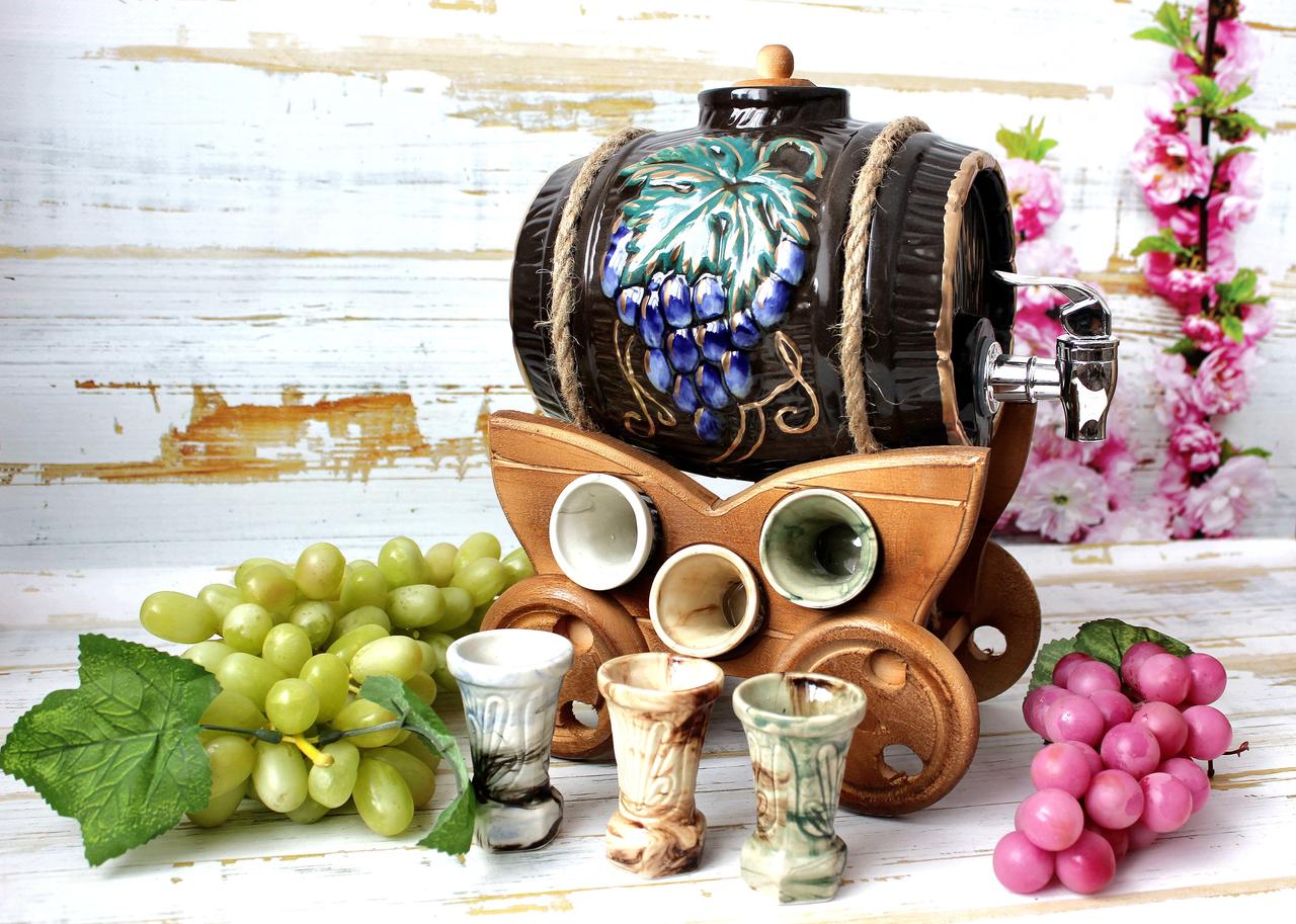 

Керамический бочонок Керамклуб 6 рюмок на деревянной телеге