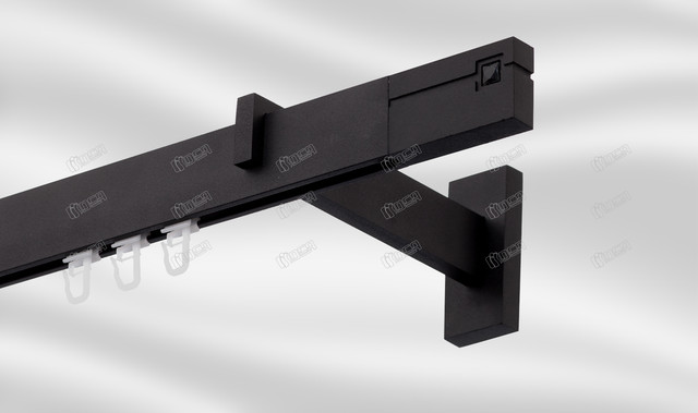 

Карниз одинарный Square Line 350 см. Чёрный Финал Квадро с чёрным камнем