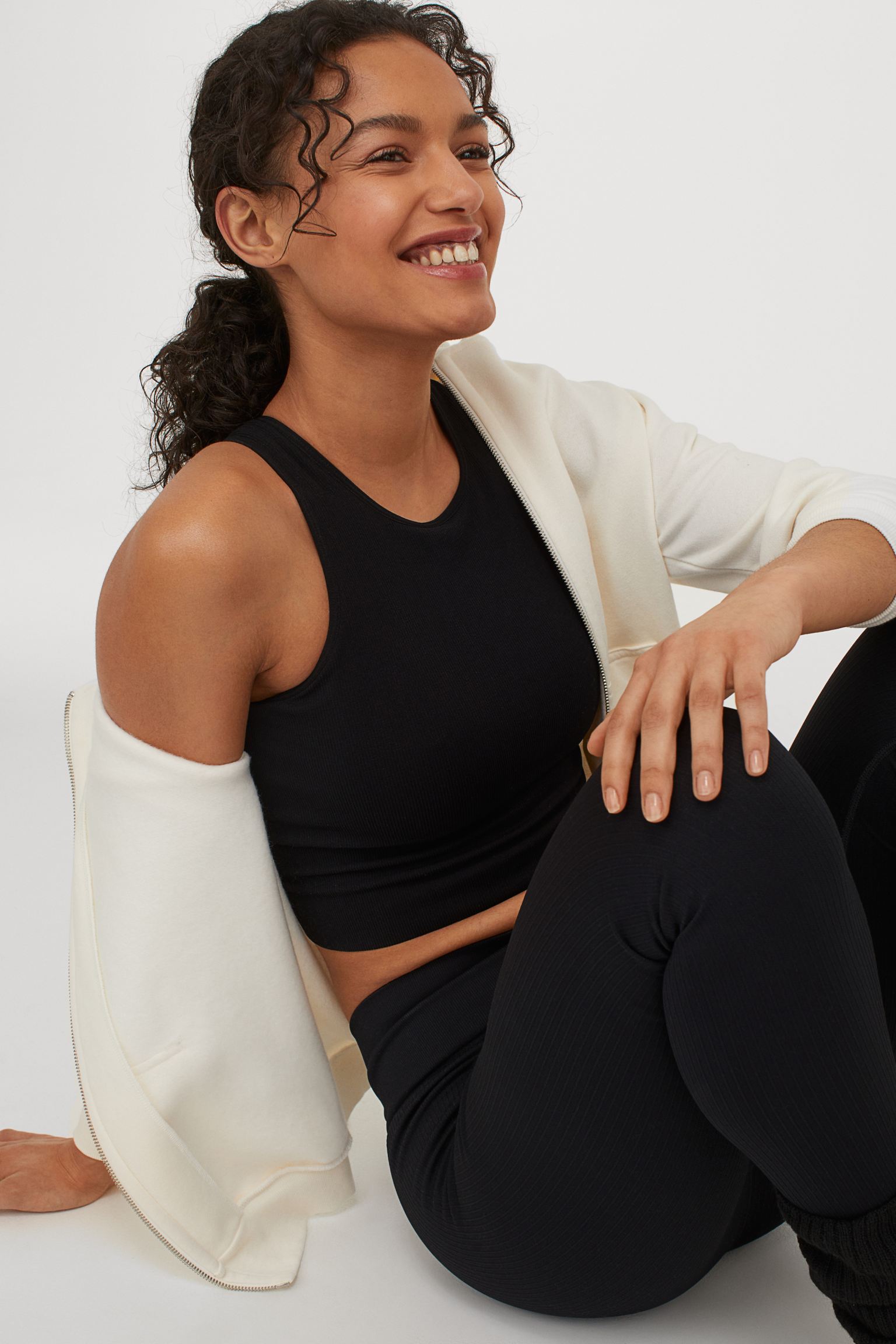 

Спортивный топ H&M  черный 17038693312, Спортивный топ H&M XS черный 17038693312